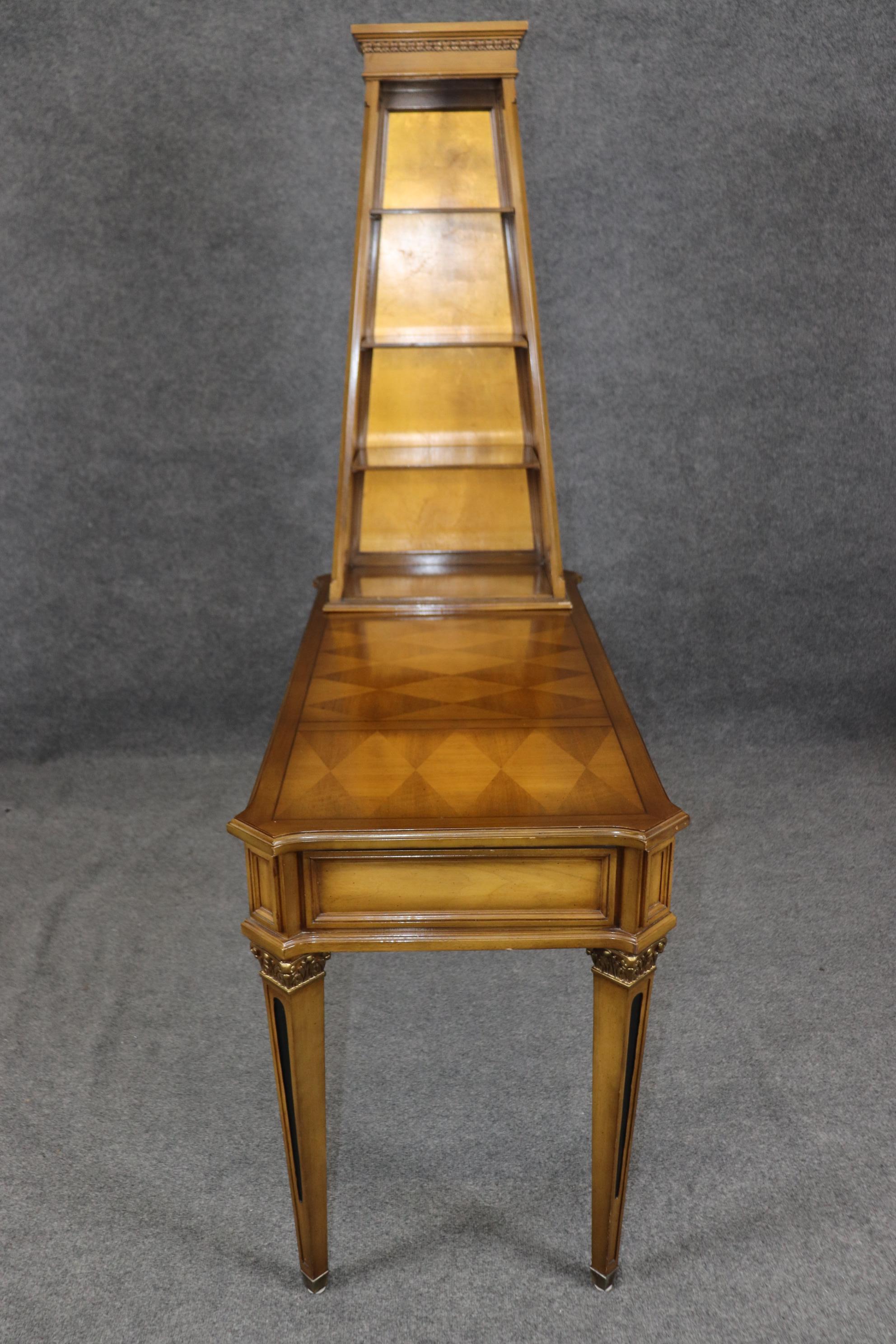 Escritorio de marquetería de madera de nogal francés Directoire Directorio en venta