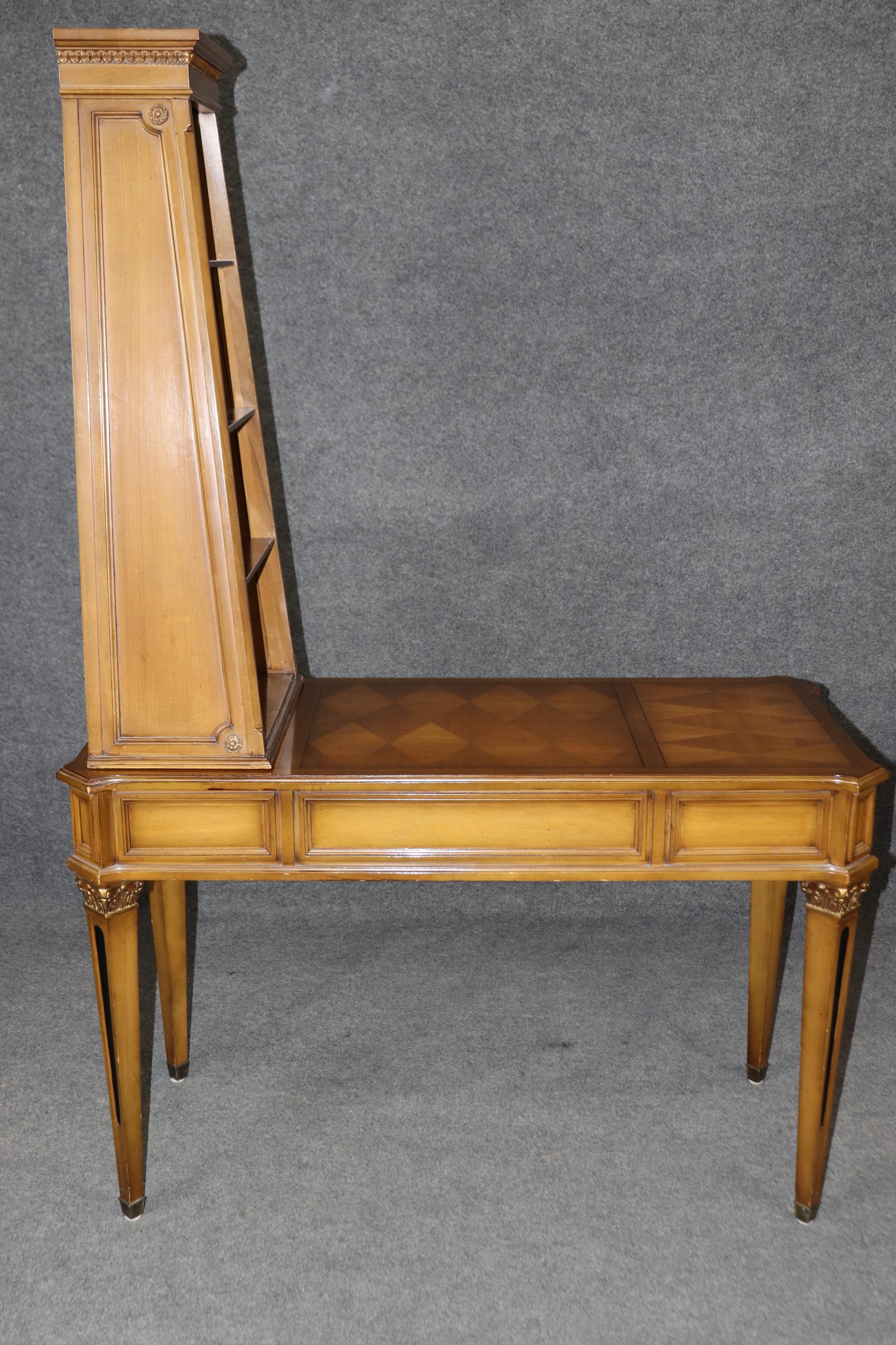 Escritorio de marquetería de madera de nogal francés Directoire Estadounidense en venta