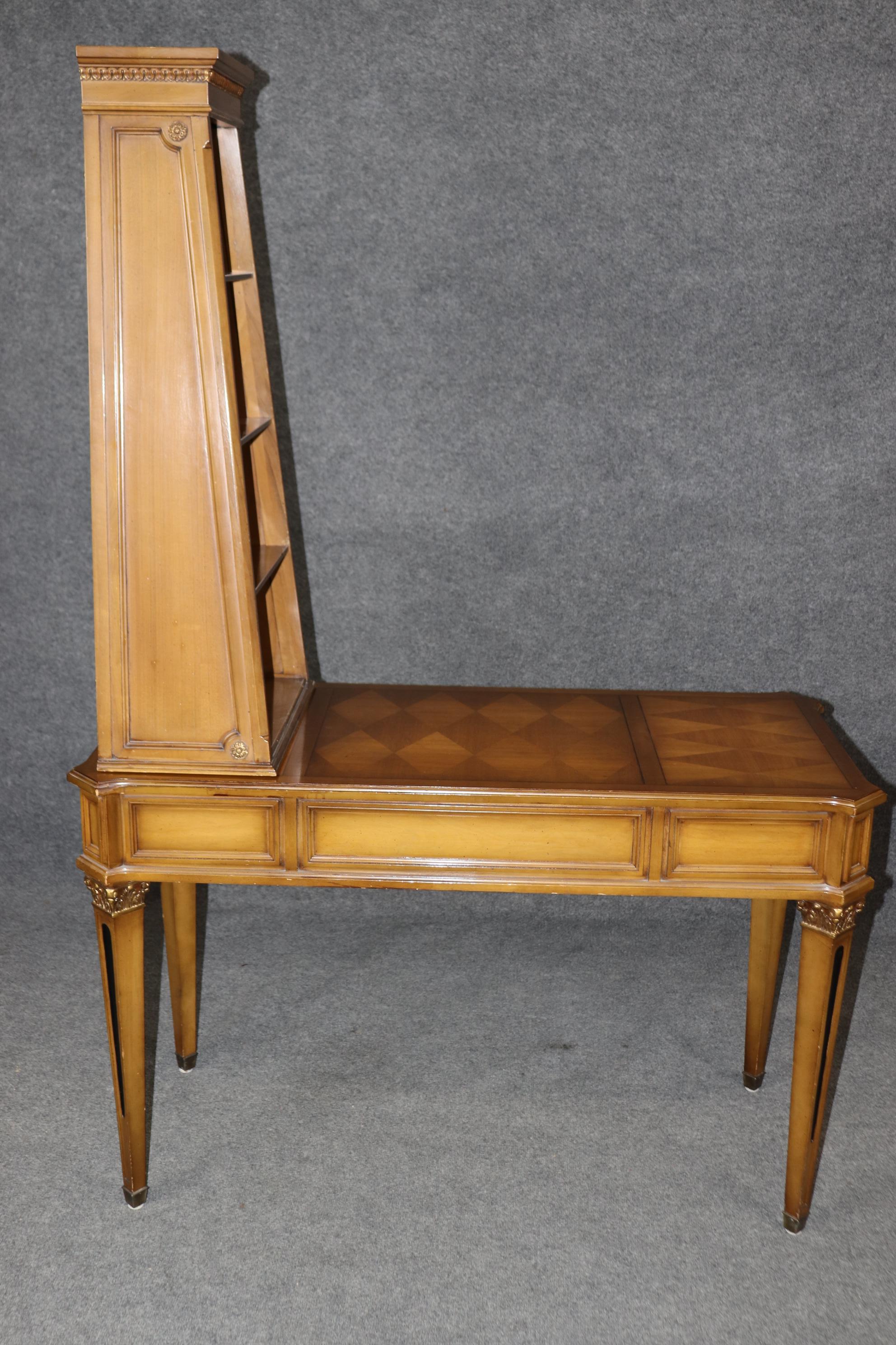 Escritorio de marquetería de madera de nogal francés Directoire en Bueno estado para la venta en Swedesboro, NJ