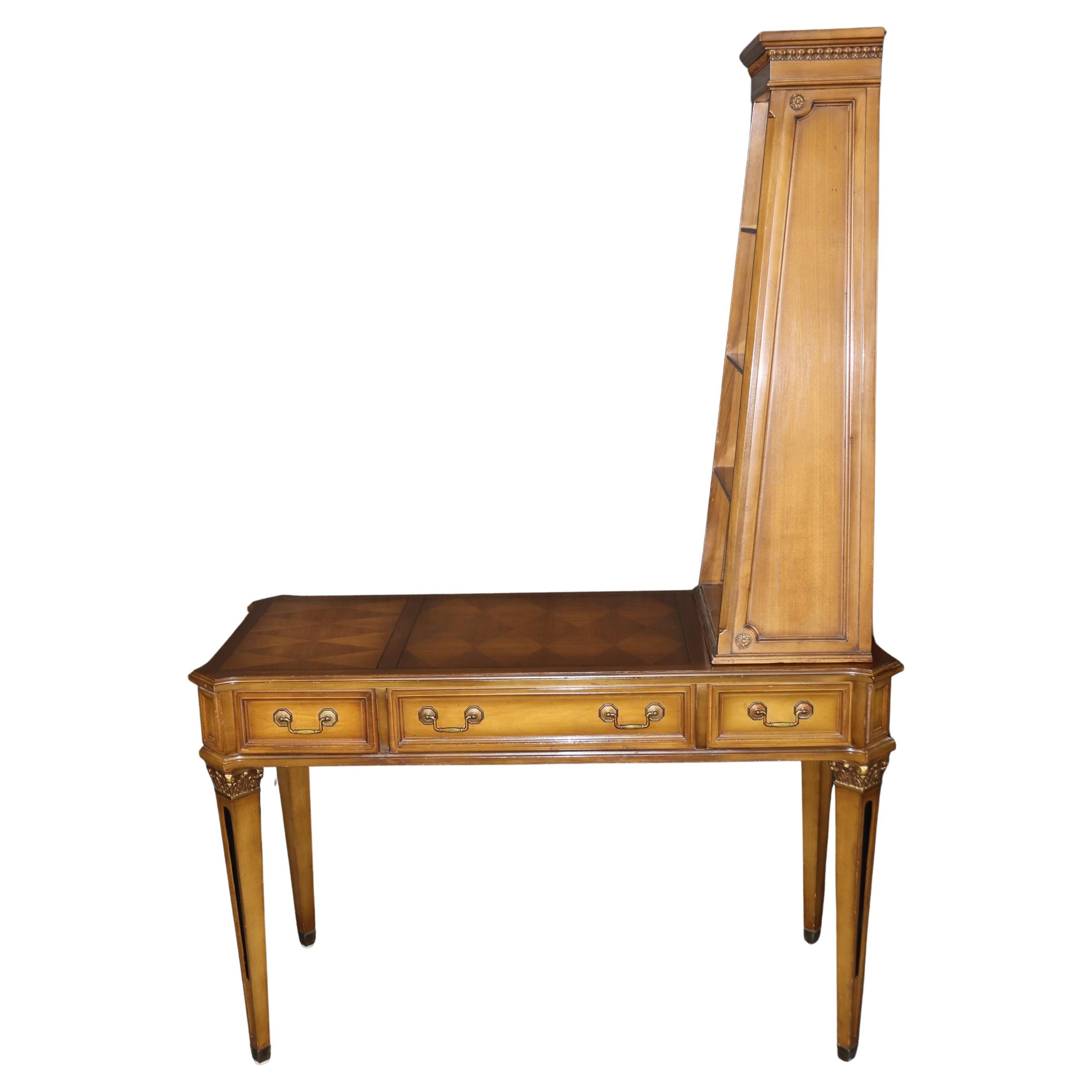 Escritorio de marquetería de madera de nogal francés Directoire en venta