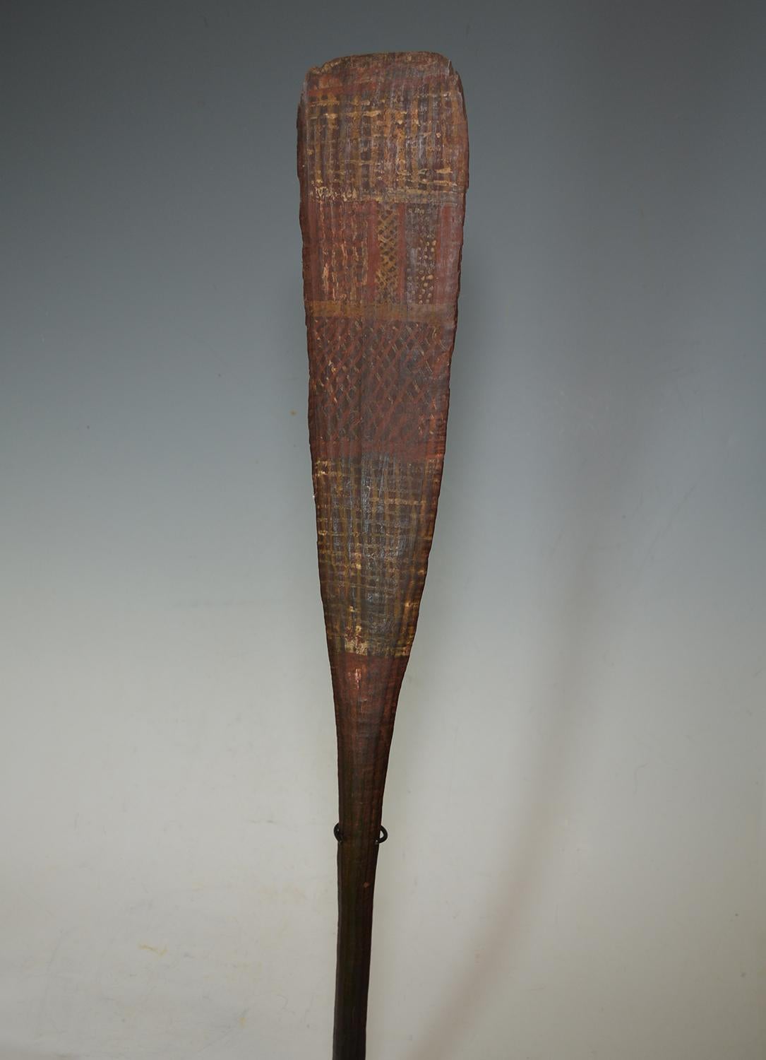 Fine Rare Old Australian Aboriginal Tiwi Islands Ceremonial Paddle Club In Good Condition In London, GB