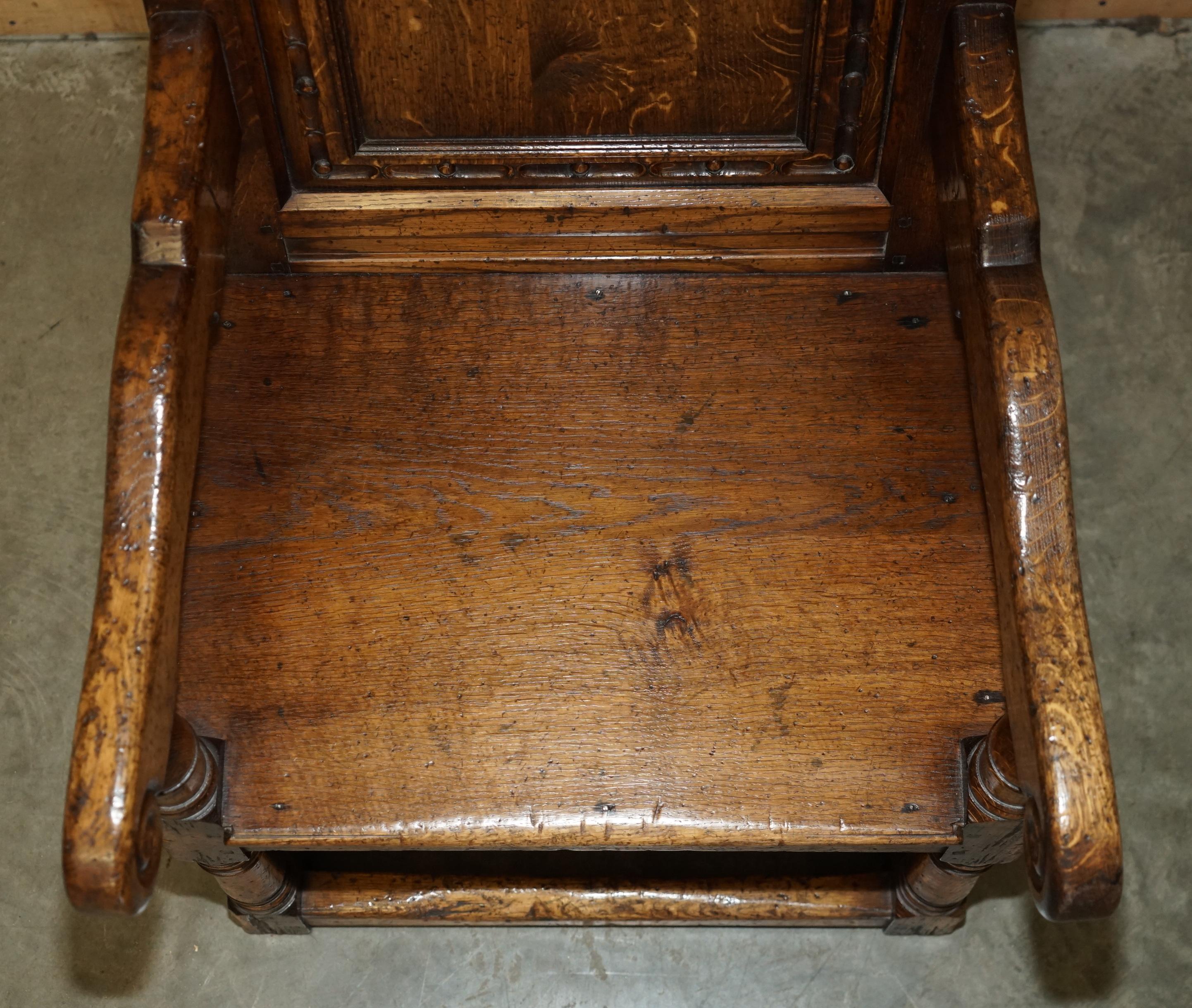 Fine e rara poltrona da spalla ORIGINALE del XIX secolo in quercia d'Inghilterra con cassetto laterale in vendita 2