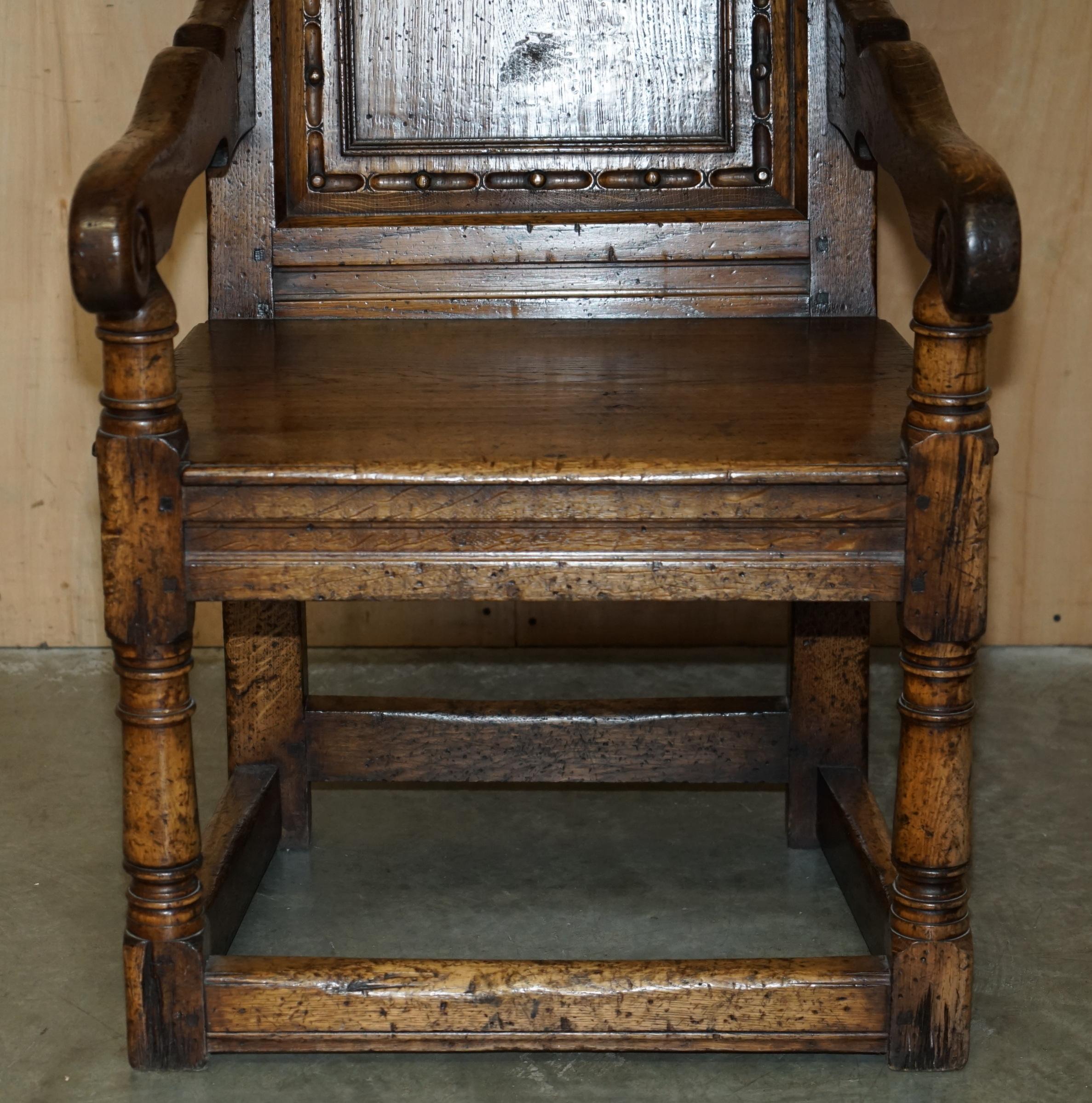 Fine e rara poltrona da spalla ORIGINALE del XIX secolo in quercia d'Inghilterra con cassetto laterale in vendita 6