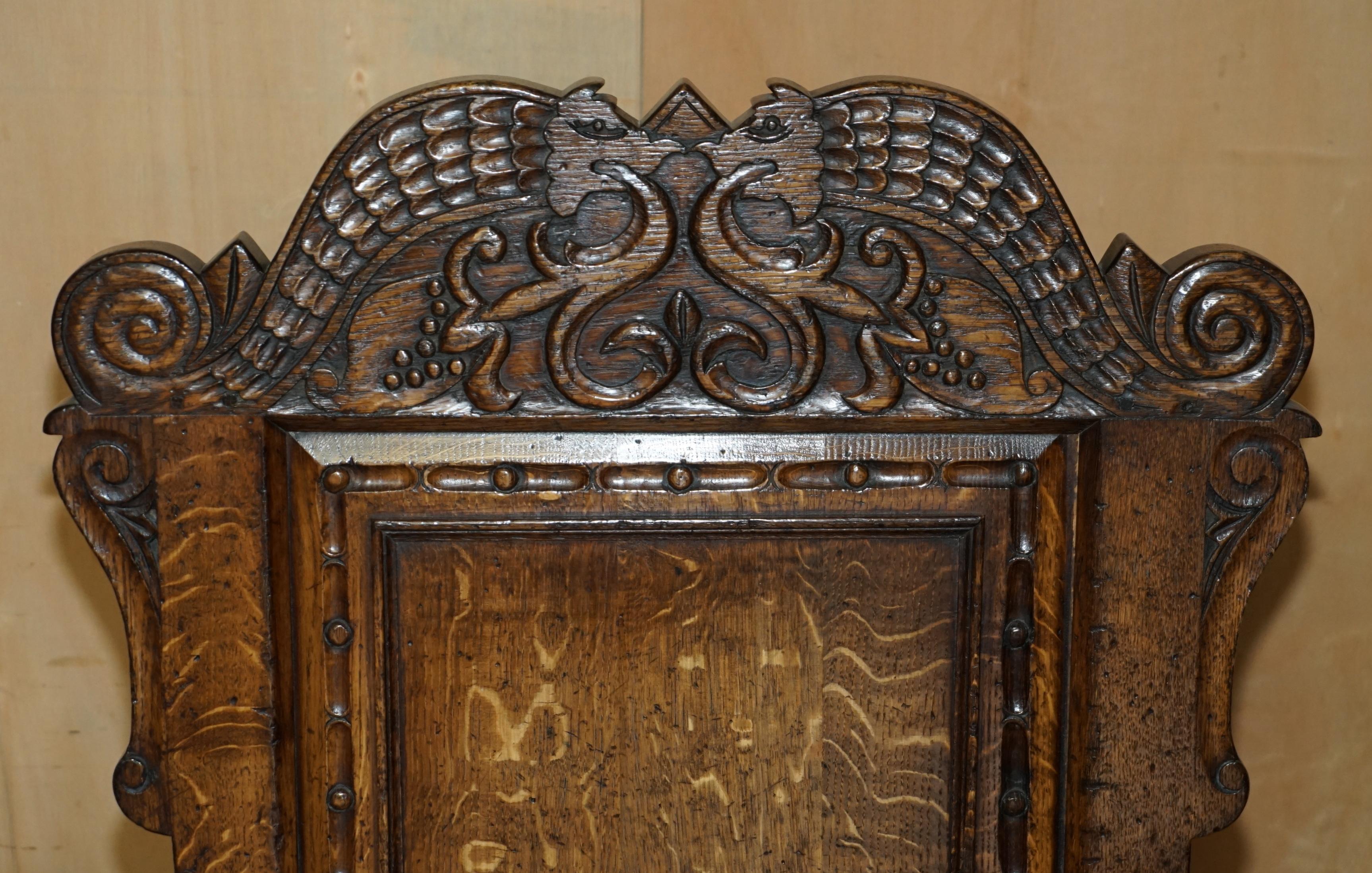 Inglese Fine e rara poltrona da spalla ORIGINALE del XIX secolo in quercia d'Inghilterra con cassetto laterale in vendita
