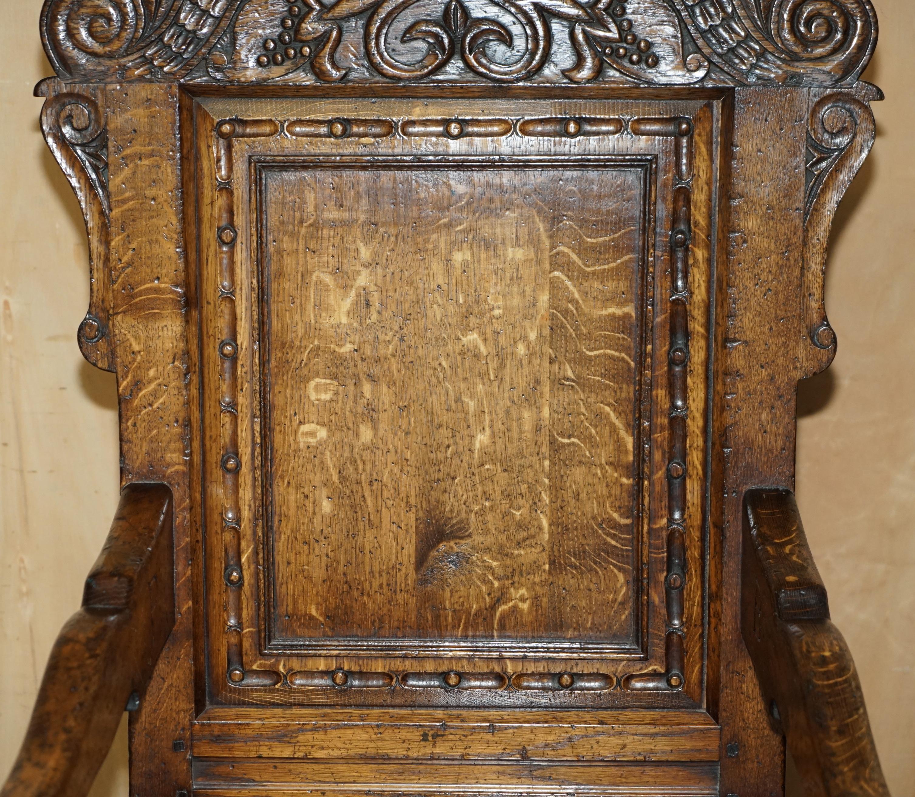 Fine e rara poltrona da spalla ORIGINALE del XIX secolo in quercia d'Inghilterra con cassetto laterale in vendita 1