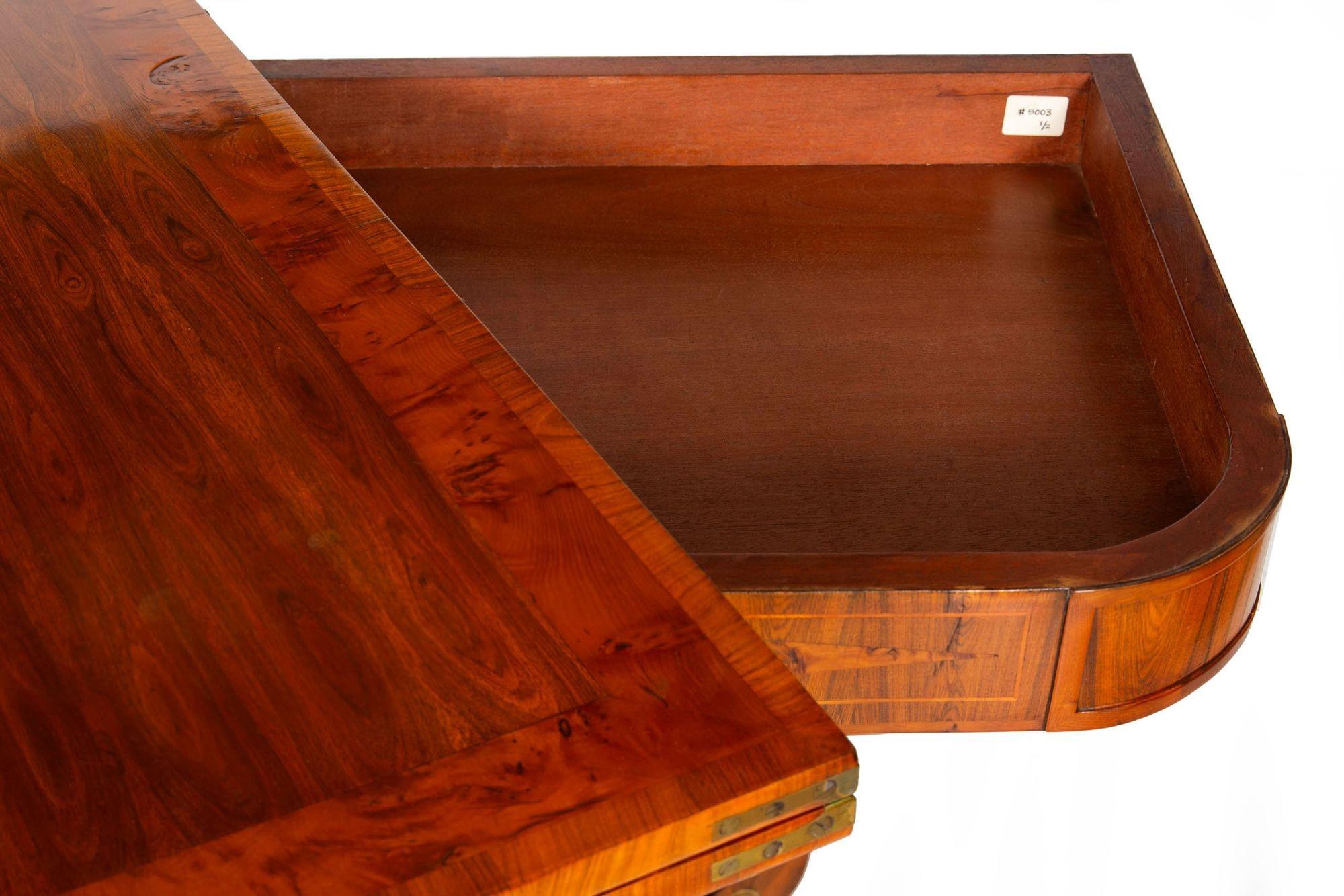 Paire de tables de jeu anglaises anciennes en bois de rose du 19ème siècle en vente 11