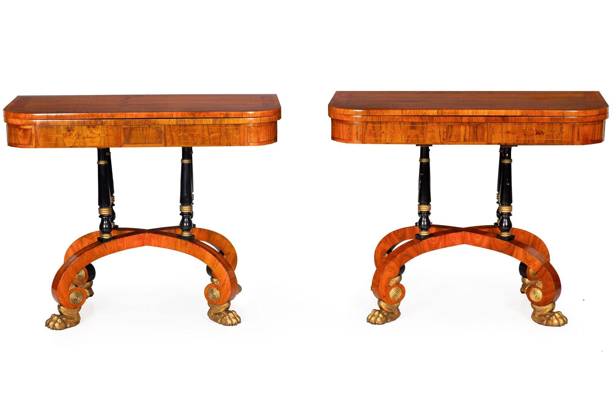 FINE PAIRE DE TABLES DE JEUX ANGLAISES EN PALISSANDRE MARQUETÉ ET BOIS DE BOURGOGNE
Surélevé sur des pattes d'animaux en fer doré  avec des colonnes parcellaires  intérieurs en cuir doré pour les jeux de dames et le backgammon
Référence