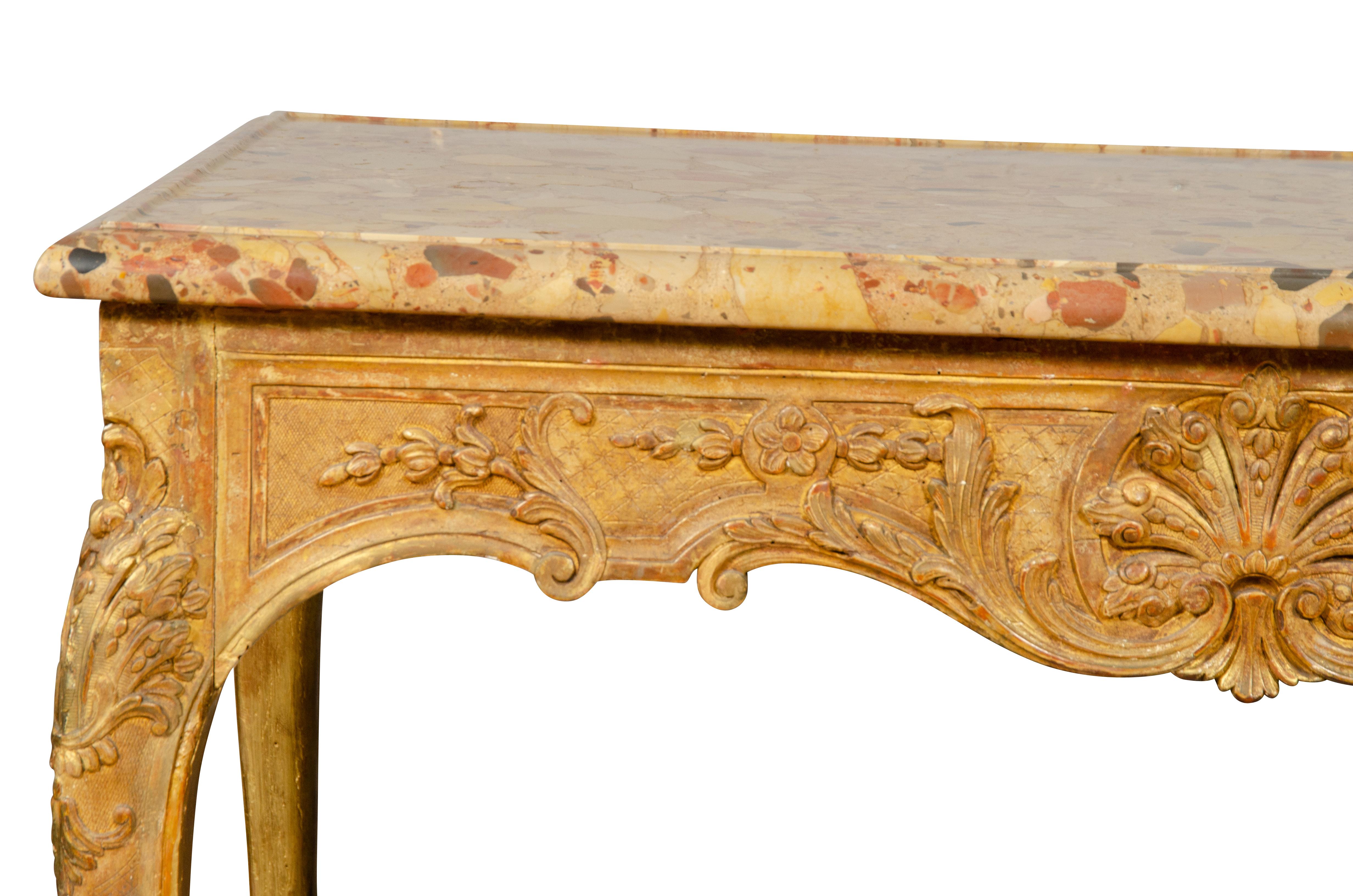 Table centrale en bois doré de style Régence raffiné en vente 10