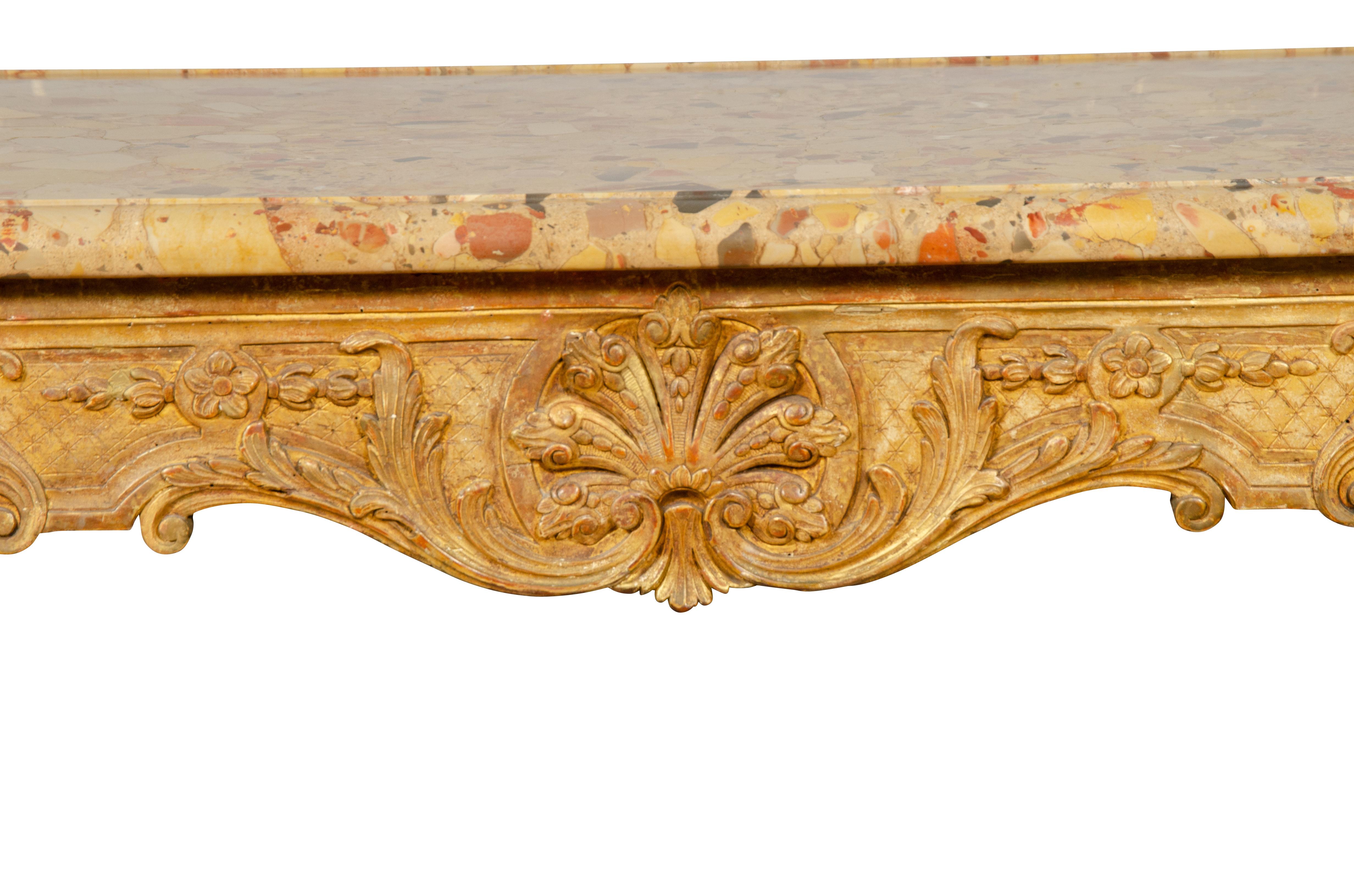Table centrale en bois doré de style Régence raffiné en vente 11