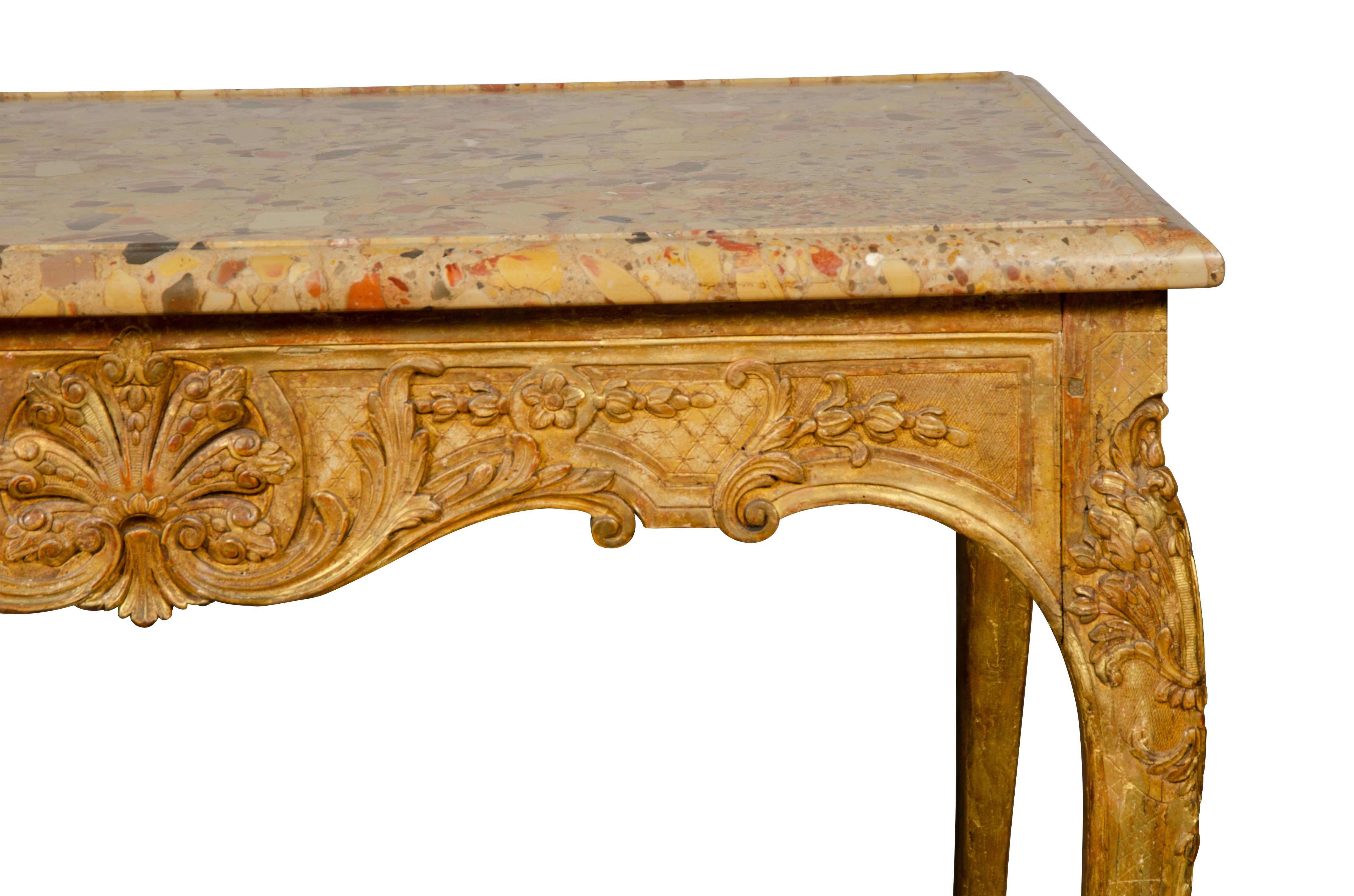 Table centrale en bois doré de style Régence raffiné en vente 12