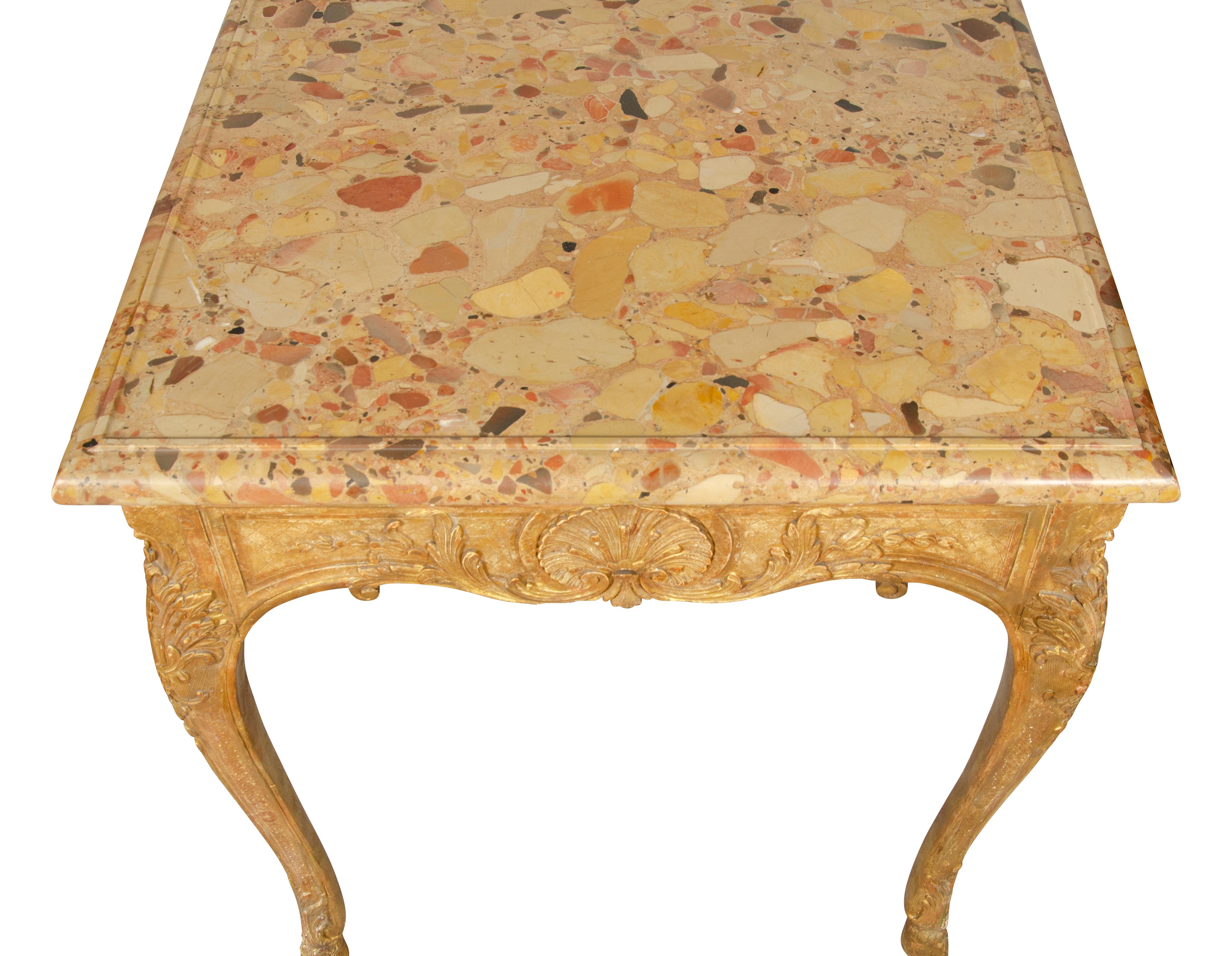 Table centrale en bois doré de style Régence raffiné en vente 13