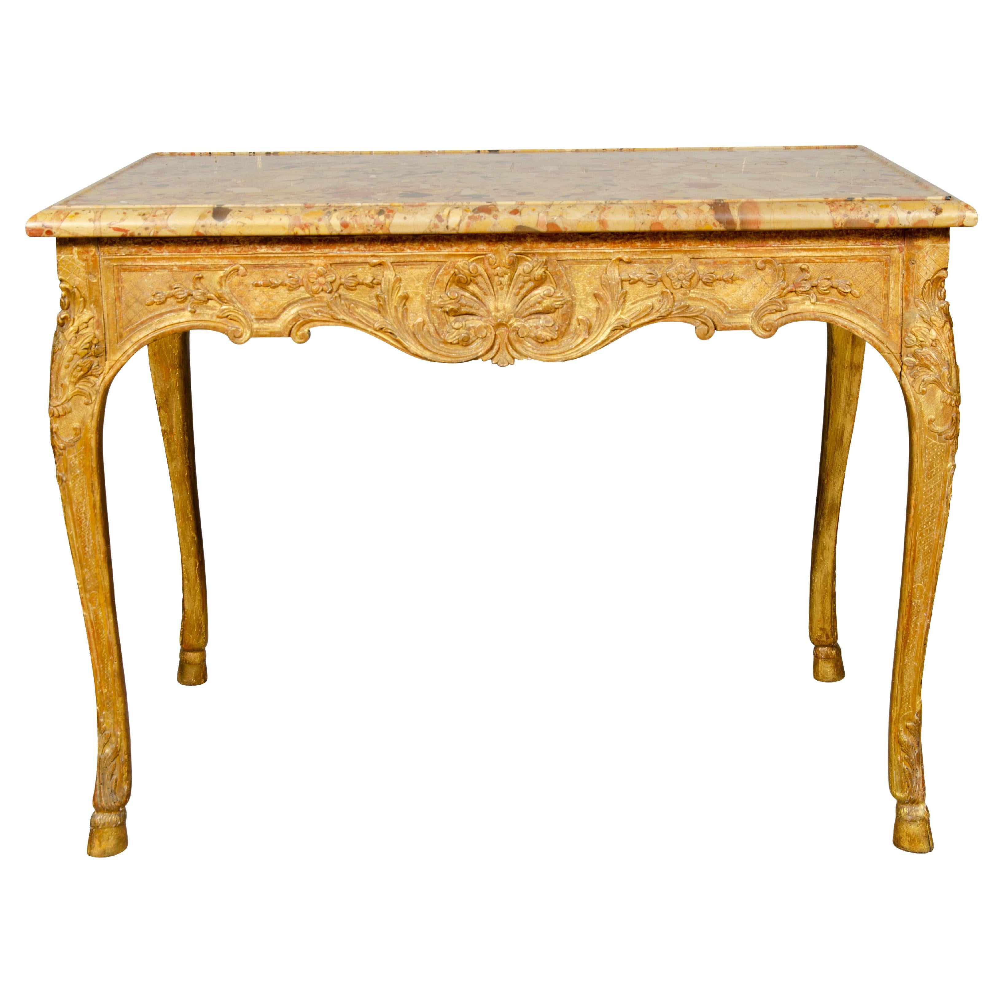 Table centrale en bois doré de style Régence raffiné en vente