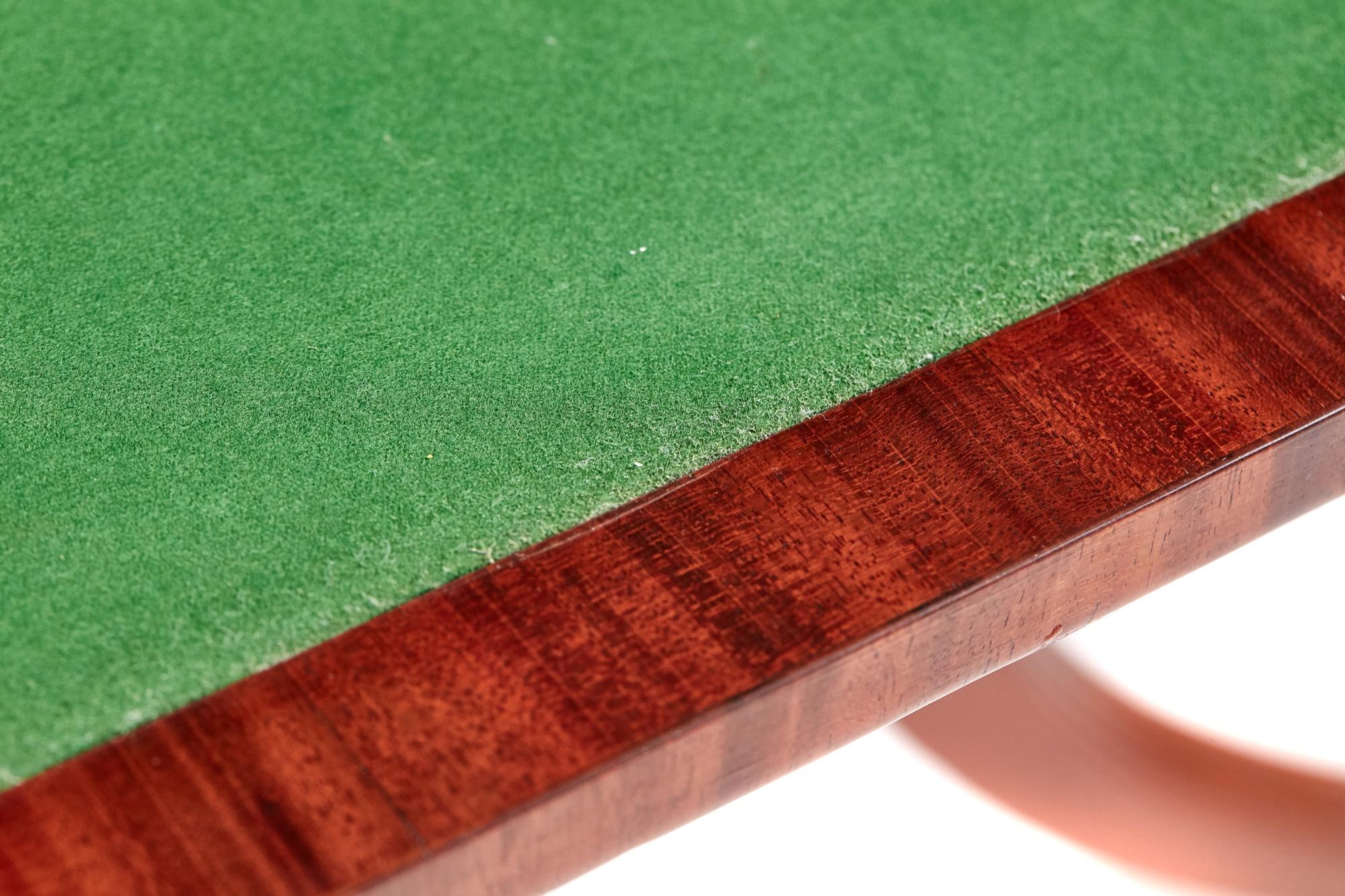 Table à cartes/côté en acajou ancien de style Régence en vente 3