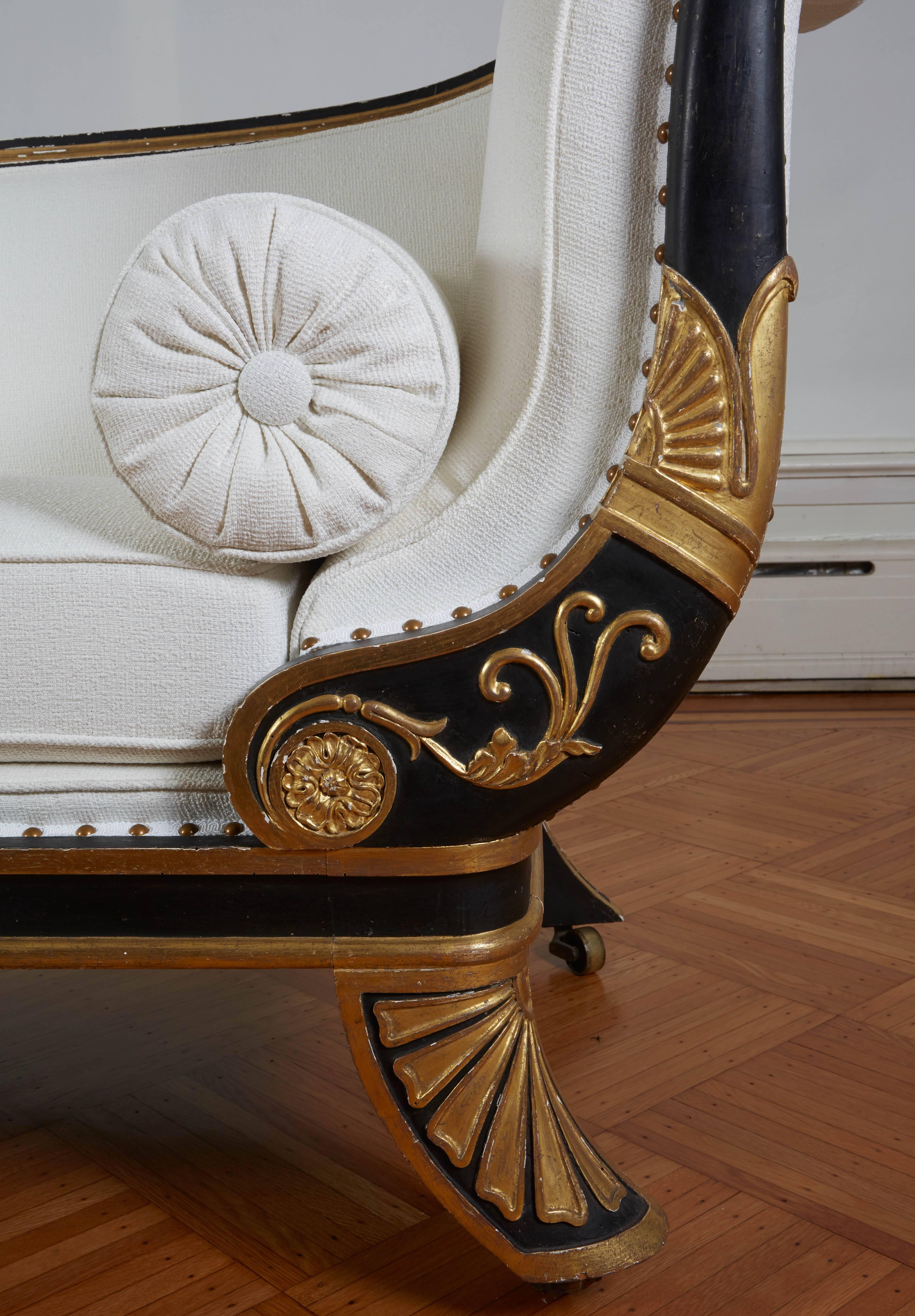 Schwarzes, bemaltes und vergoldetes Regency-Tagesbett im Stil von George Smith im Regency-Stil (Englisch) im Angebot