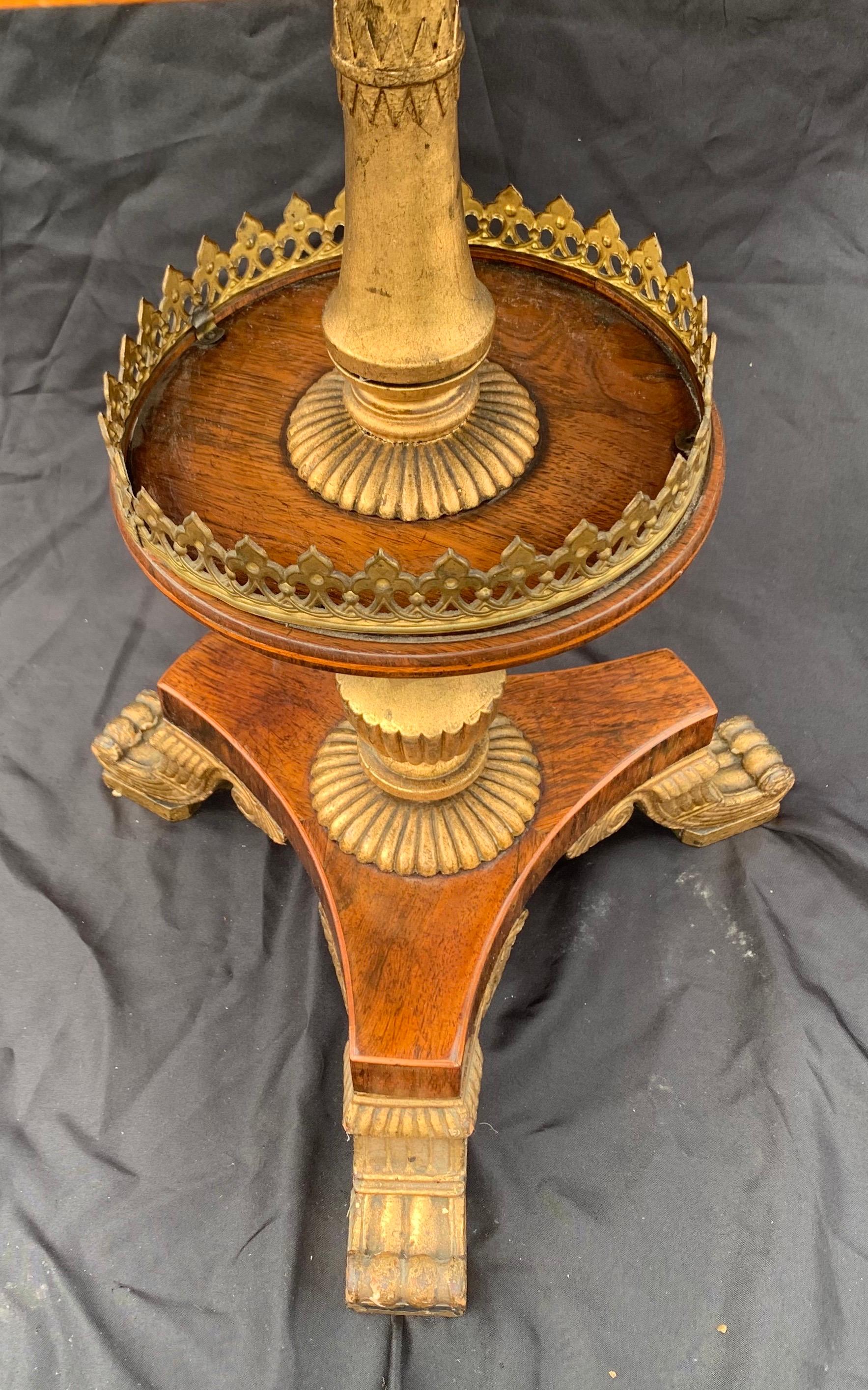 Empire-Tisch aus Rosenholz mit Kachelplatte und Intarsien aus Bronze und Goldbronze im Regency-Stil mit Pfotenfuß (Vergoldet) im Angebot