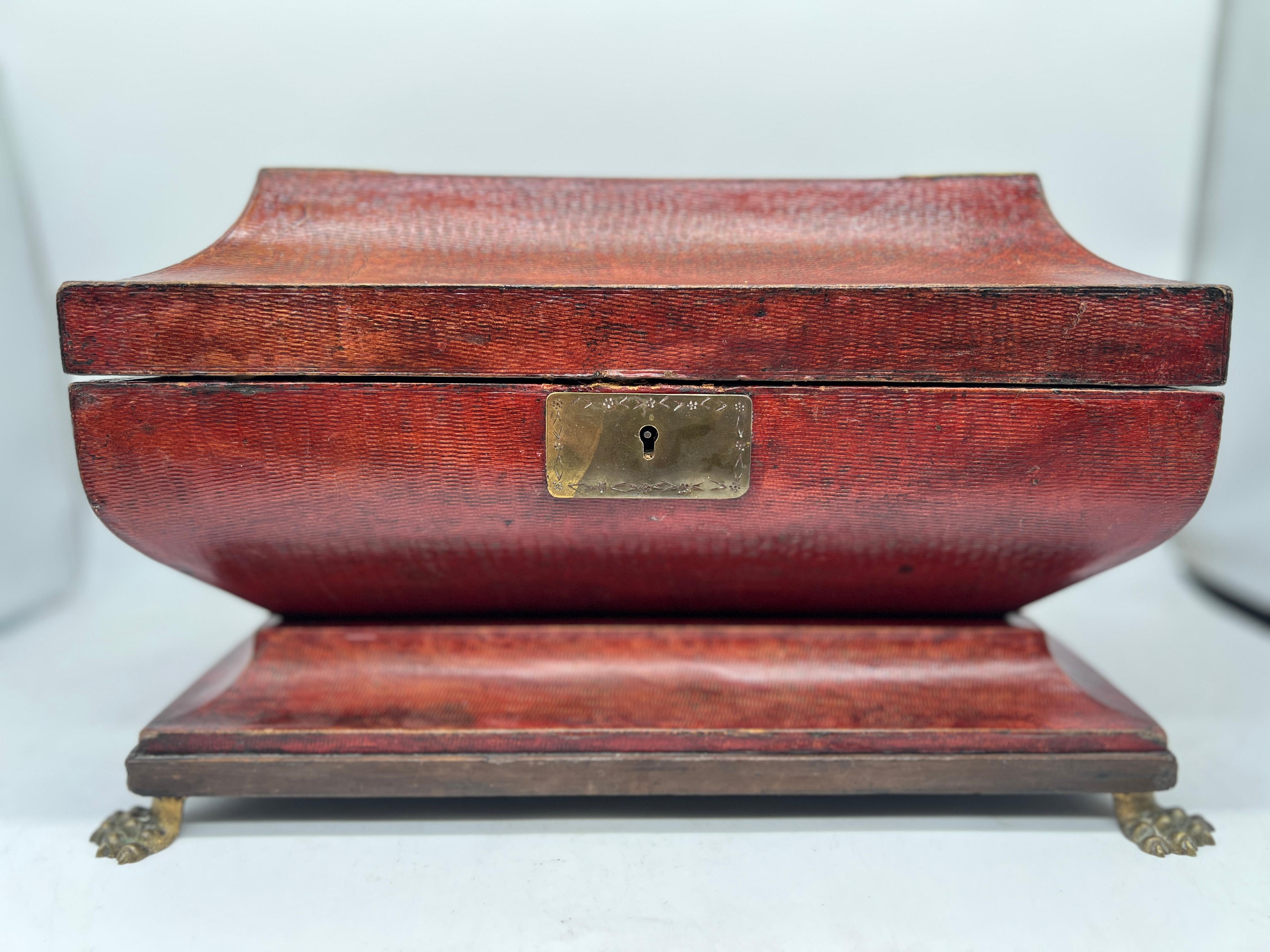 Fina caja de ormolina con asa de serpiente y cuero del renacimiento egipcio de la Regencia C. 1815 en Bueno estado para la venta en Atlanta, GA