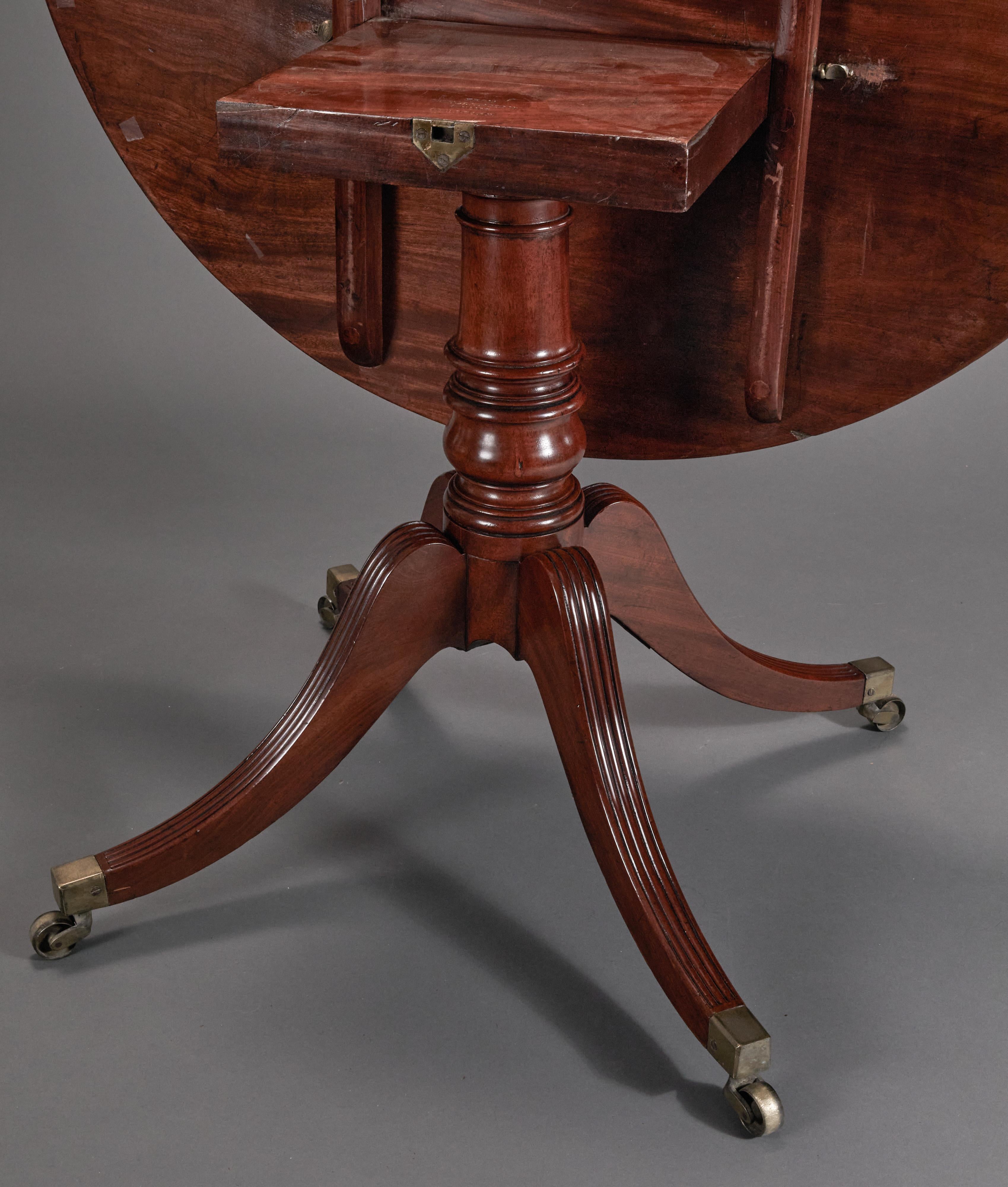 Fine Regency Mahogany and Ebony Inlaid Breakfast Table In Good Condition For Sale In Hudson, NY