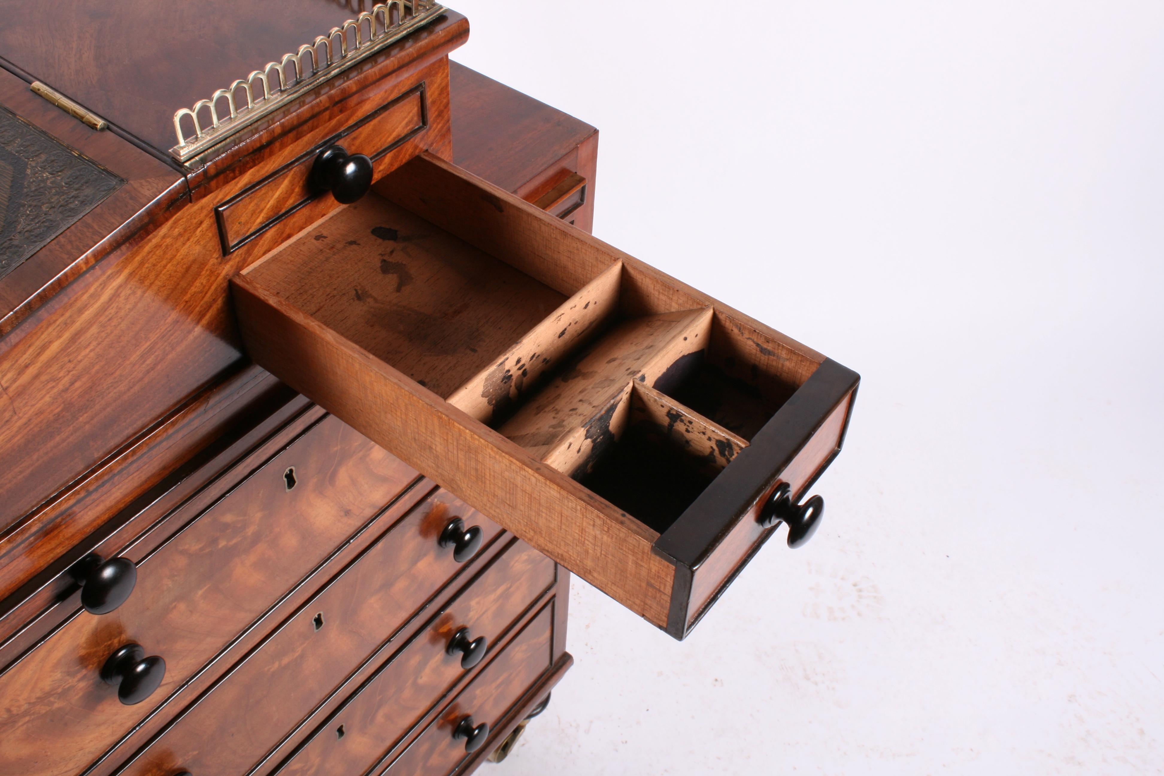 Fine 19th Century Small Regency Mahogany Davenport Desk For Sale 6