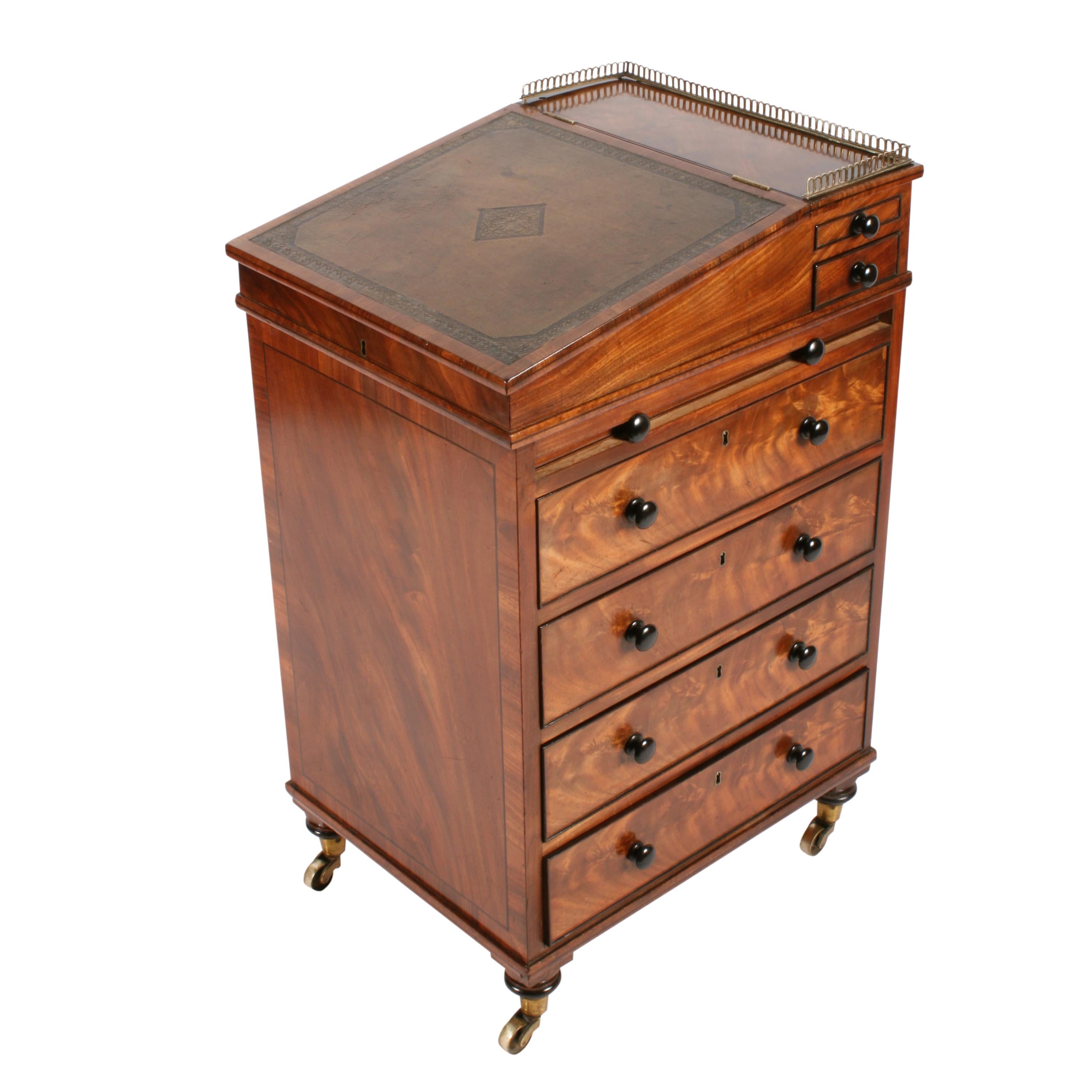 English Fine 19th Century Small Regency Mahogany Davenport Desk For Sale