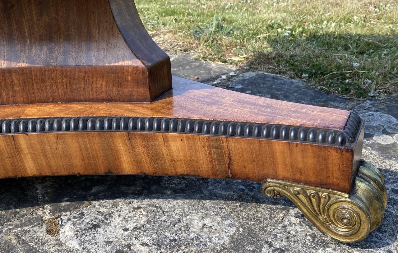 Fine Regency Mahogany Library Centre Table In Good Condition For Sale In Lymington, GB