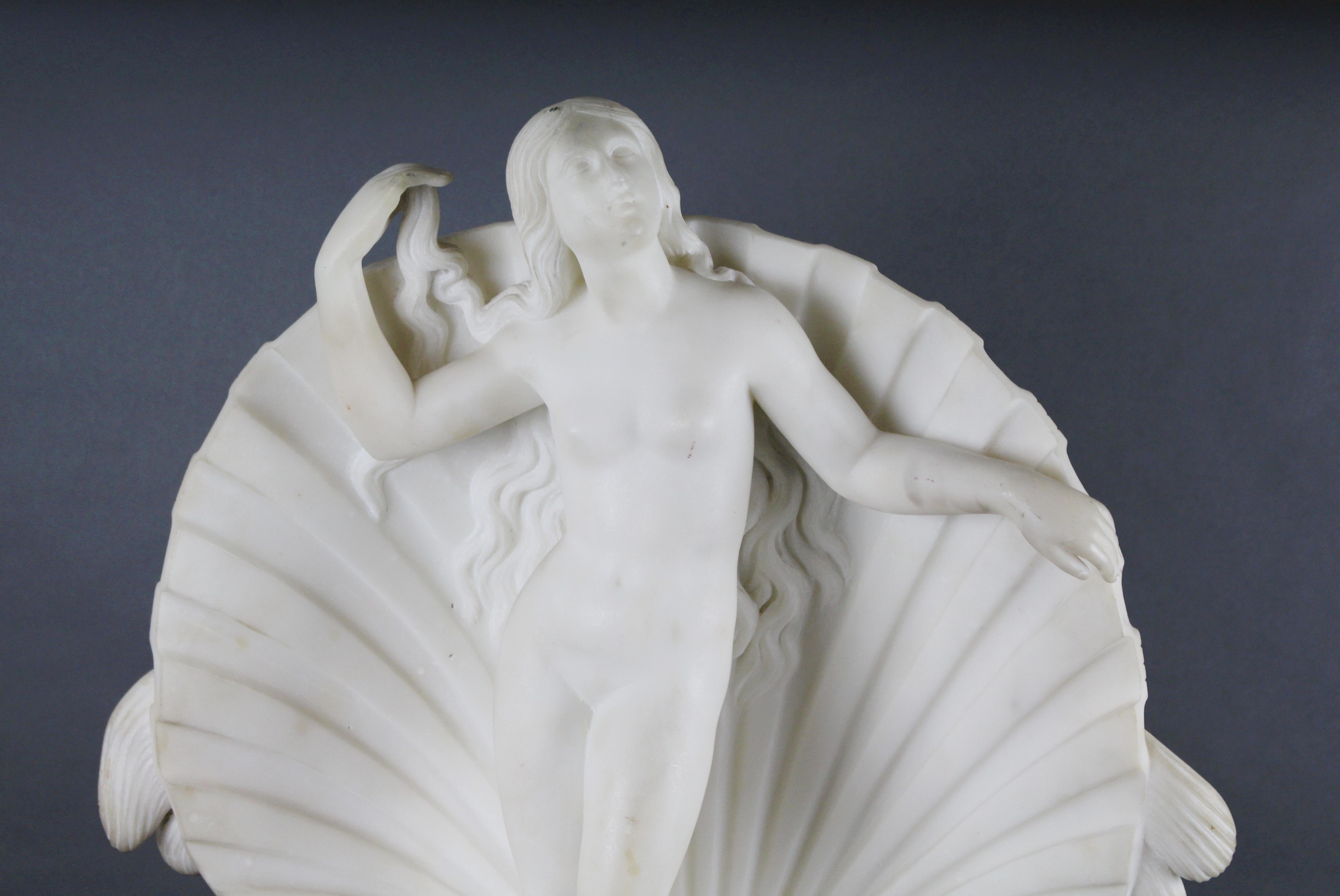Fine Regency Marble Sculpture of Venus on Mahogany Pedestal In Good Condition For Sale In Worcester, Worcestershire