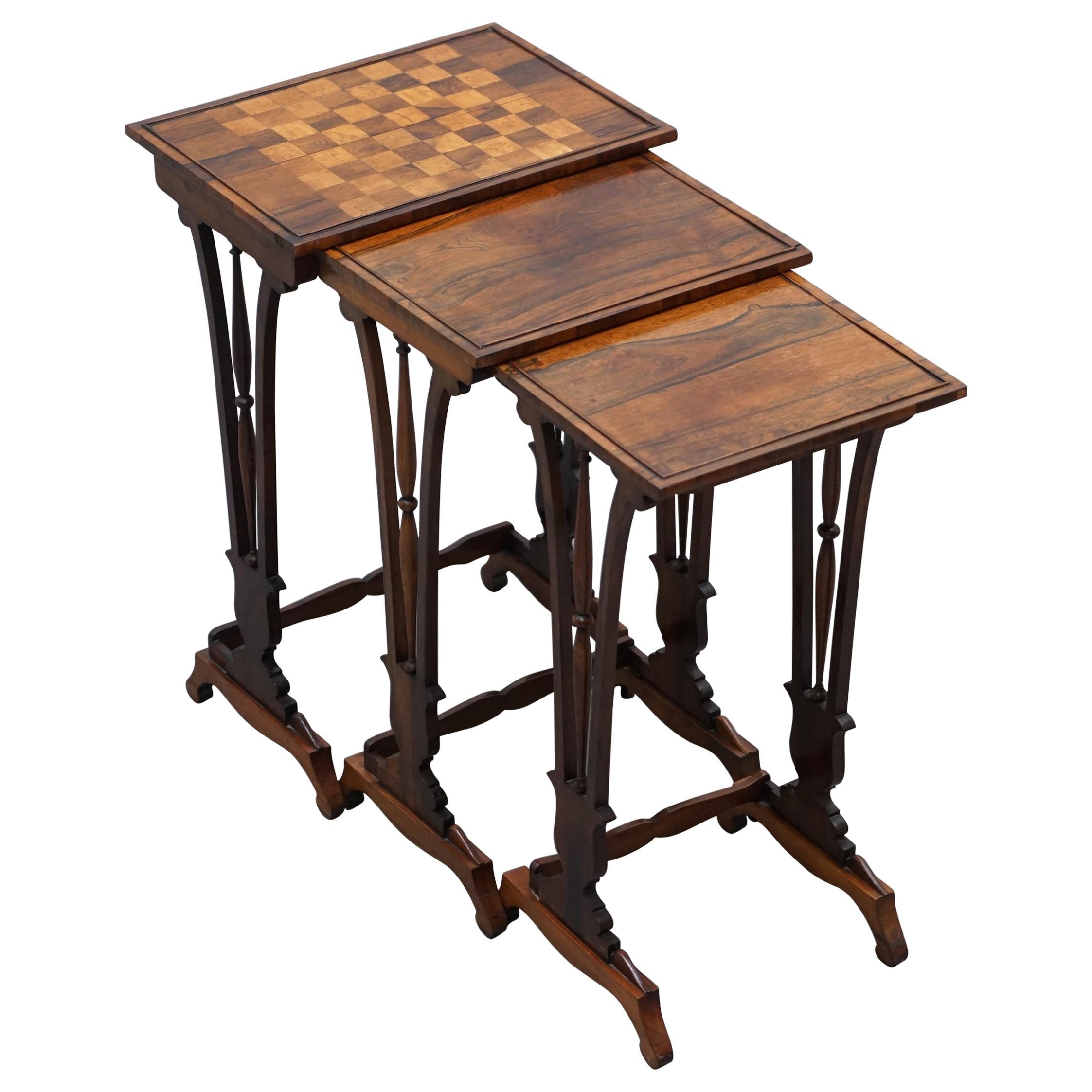 Magnifique ensemble de tables Regency en bois de feuillus avec plateau en damier attribué à Gillows