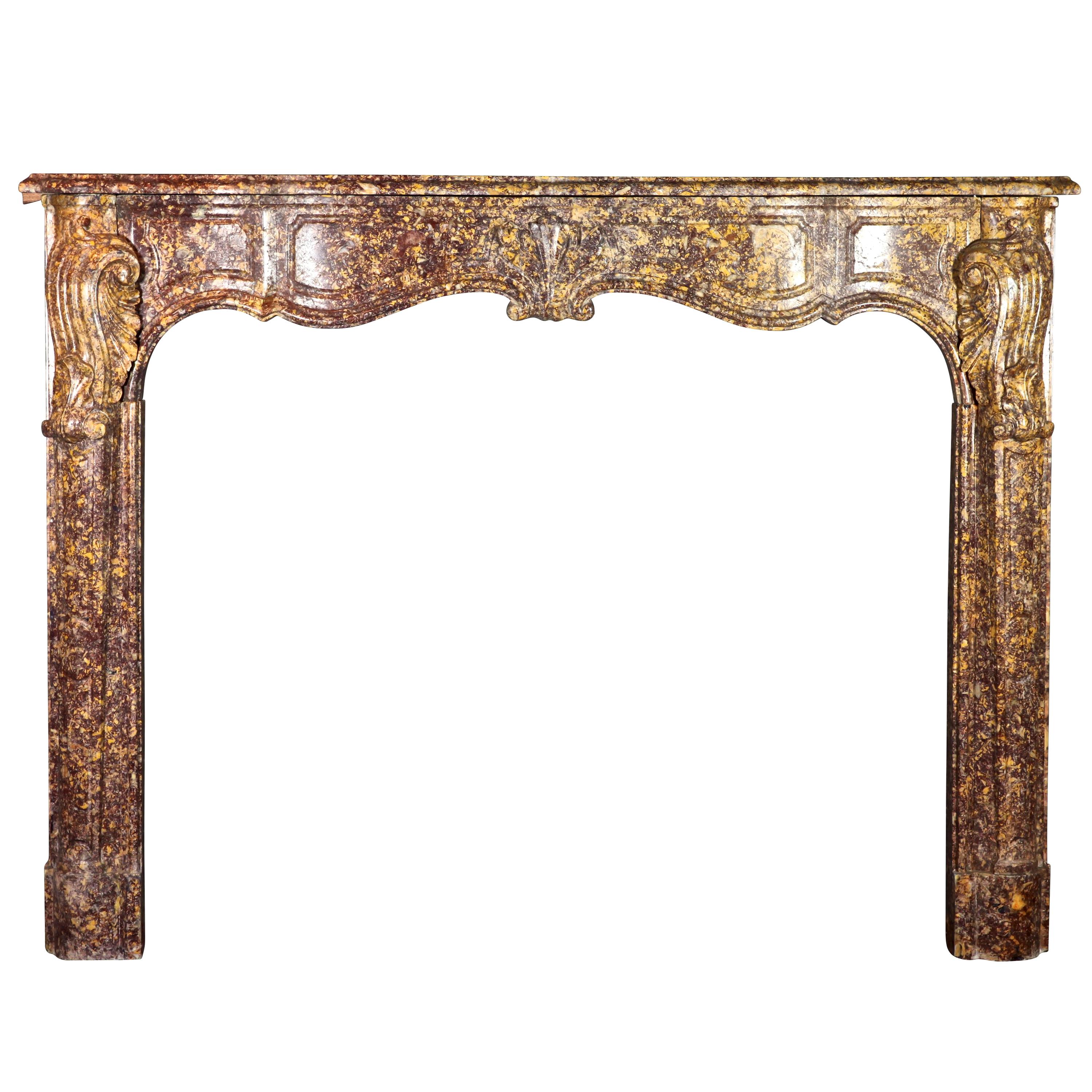 Elegante cornice per caminetto antico del periodo Regency in marmo reale