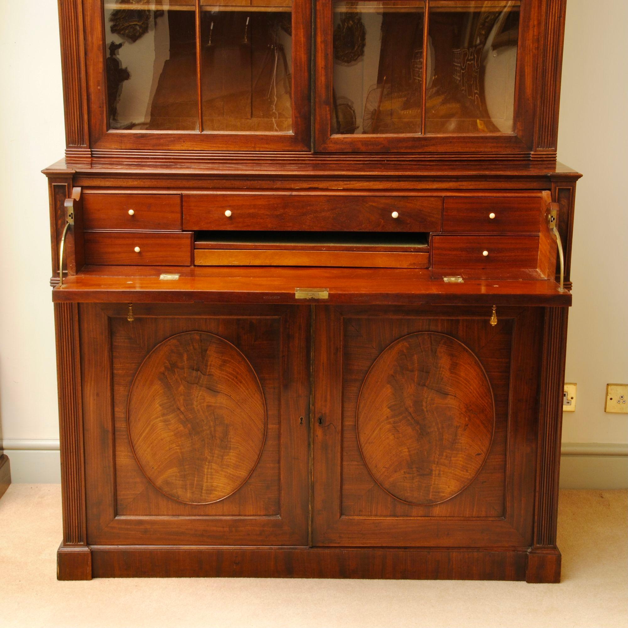 Fine Regency Period Secretaire Bookcase By Walker Of Lancaster In Good Condition For Sale In Lincolnshire, GB