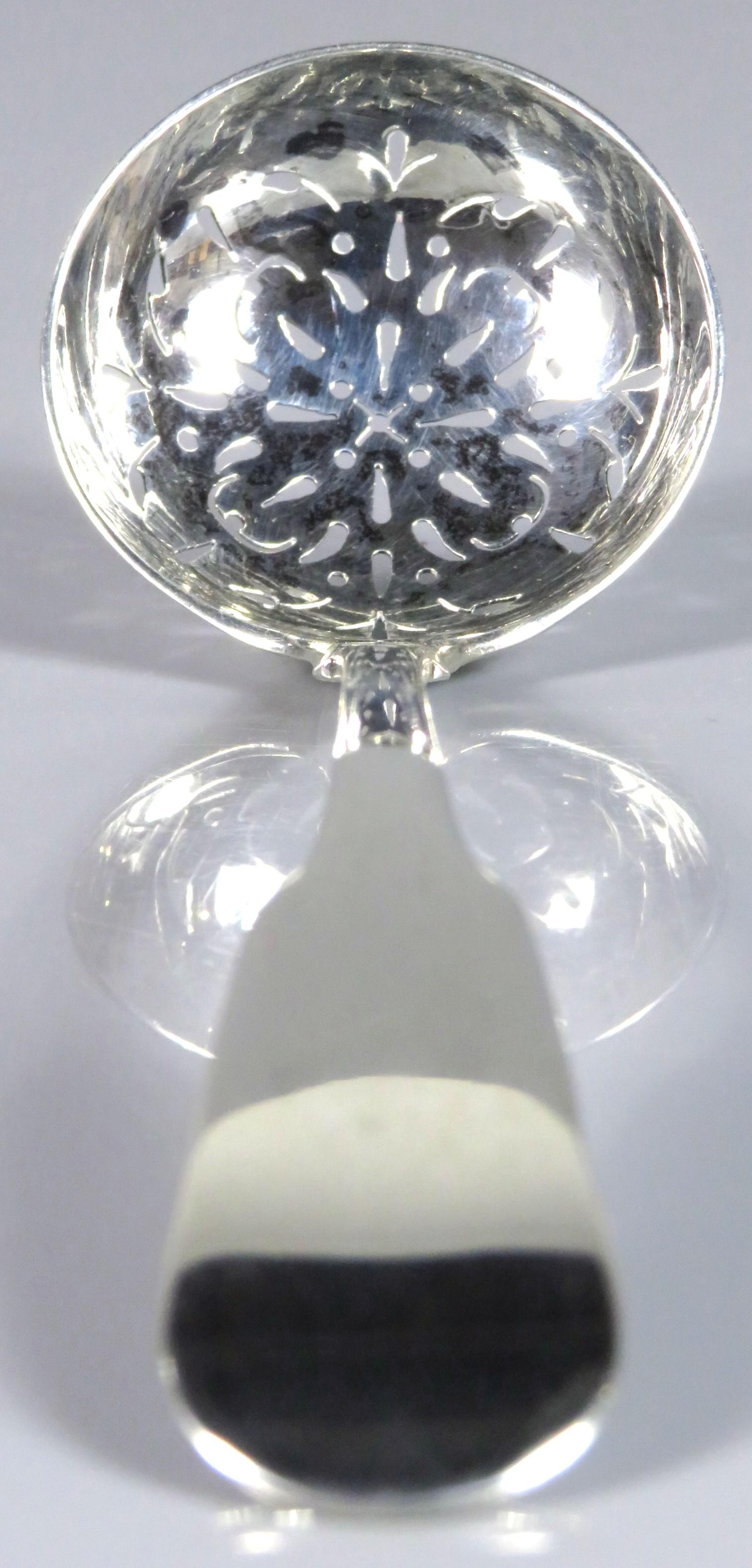 Fine Regency Period Sterling Silver Sugar Sifter, Hallmarked Glasgow, 1826 In Good Condition For Sale In Ottawa, Ontario