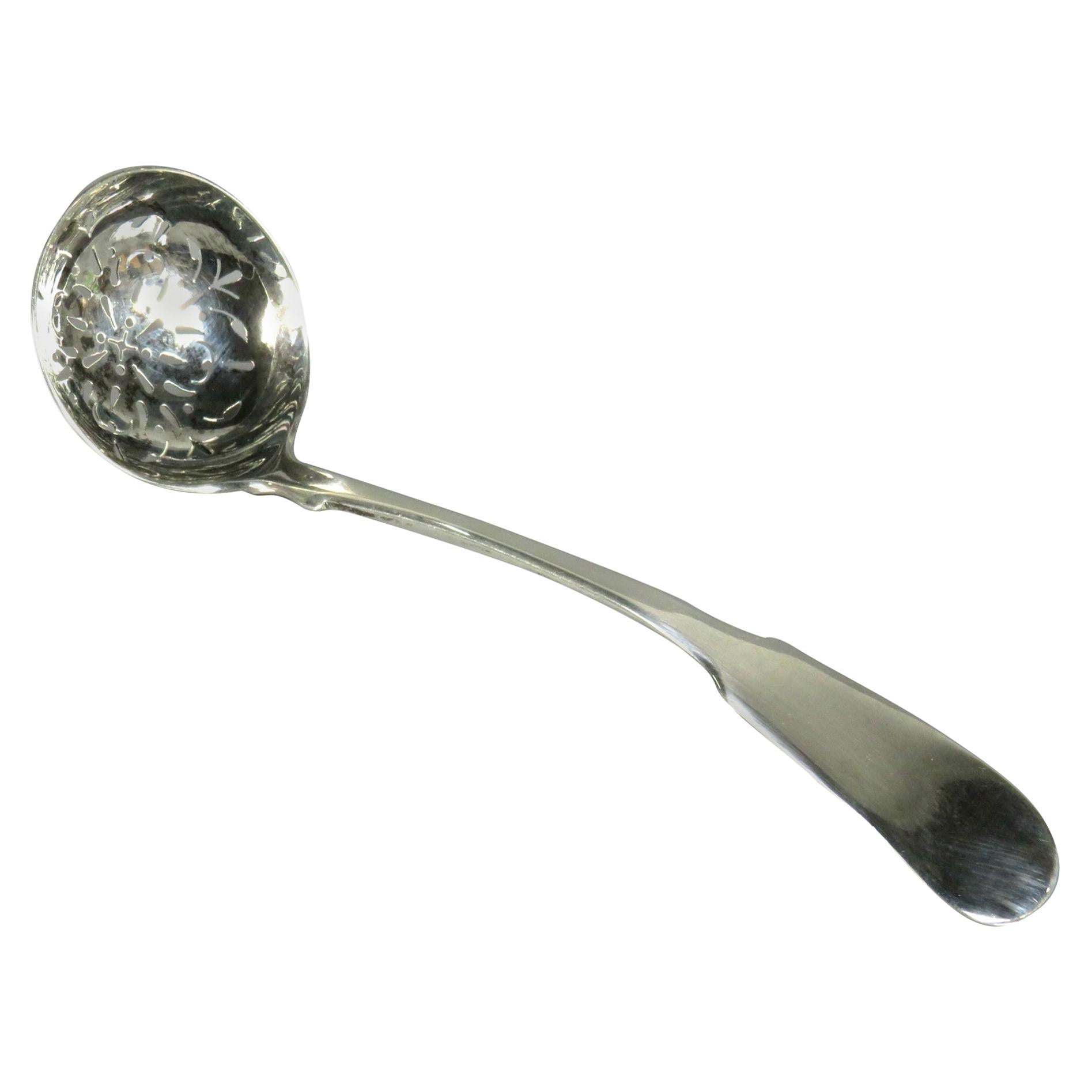 Fino colador de azúcar de plata de ley de la época de la Regencia, matasellado en Glasgow, 1826