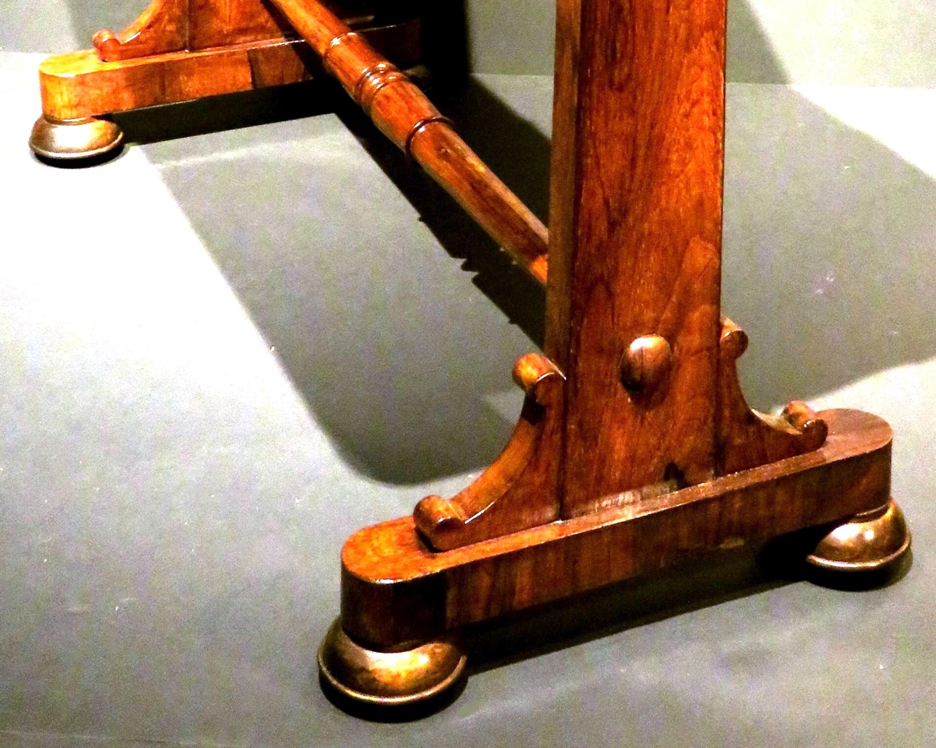 Schreibtisch/Sofatisch aus gemasertem Palisanderholz aus der Regency-Periode, um 1825 im Angebot 5