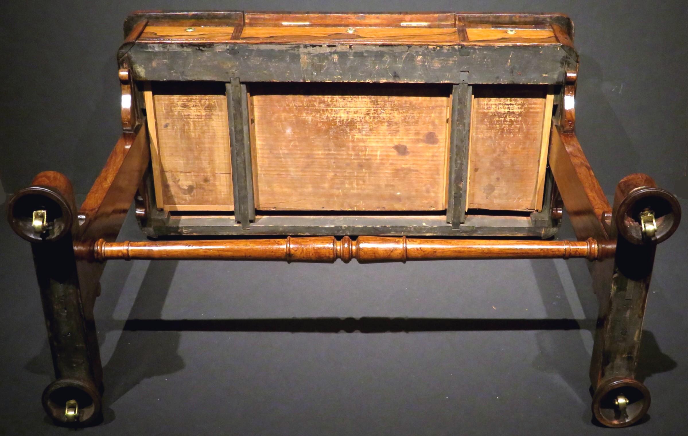 Schreibtisch/Sofatisch aus gemasertem Palisanderholz aus der Regency-Periode, um 1825 im Angebot 6