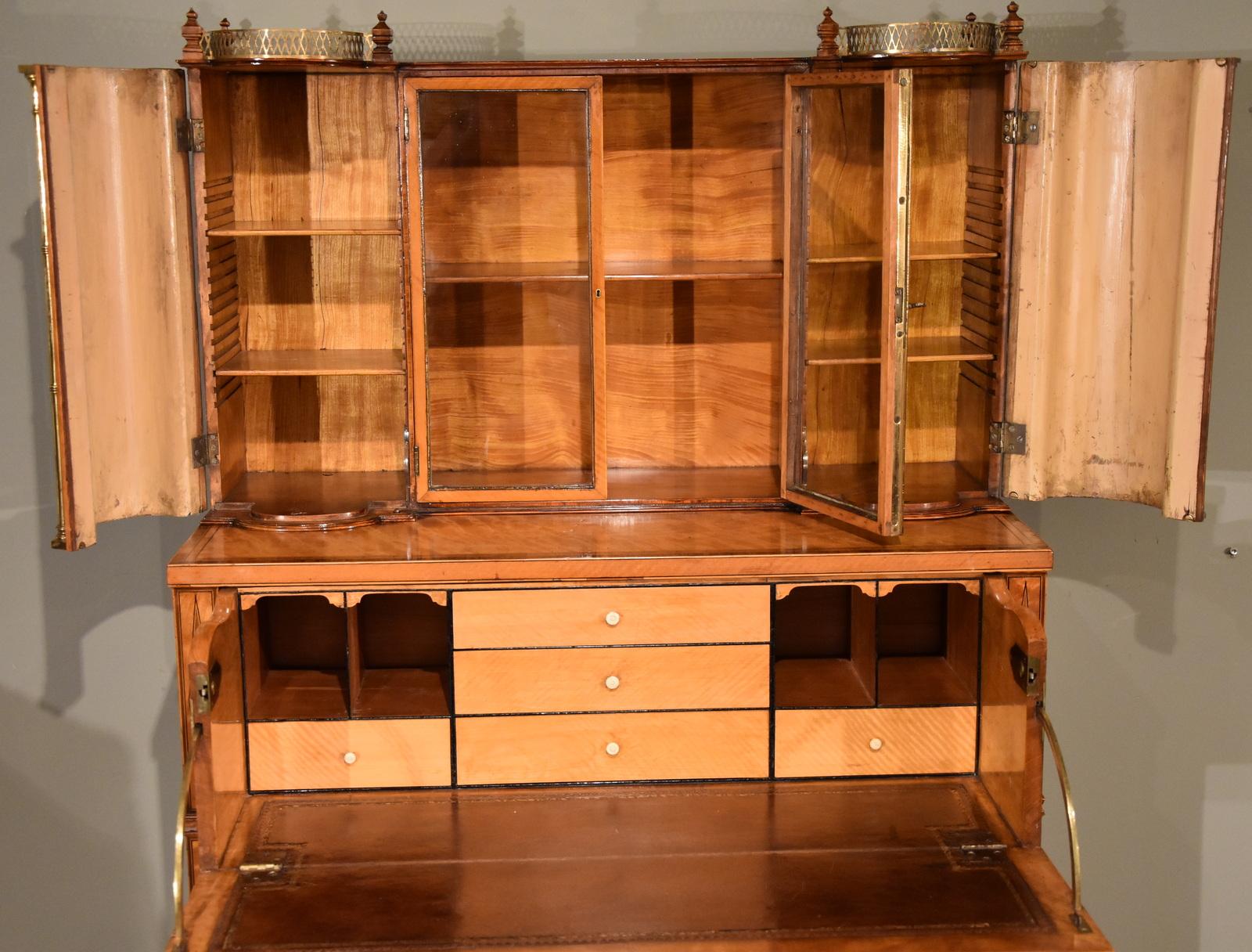 Fine Regency Satinwood Secretaire Cabinet In Good Condition For Sale In Wiltshire, GB