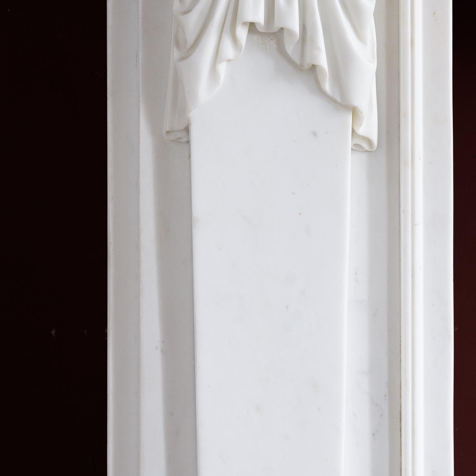 Bildhauer-Marmorkamin im Regency-Stil im ägyptischen Stil (Bildhauermarmor)