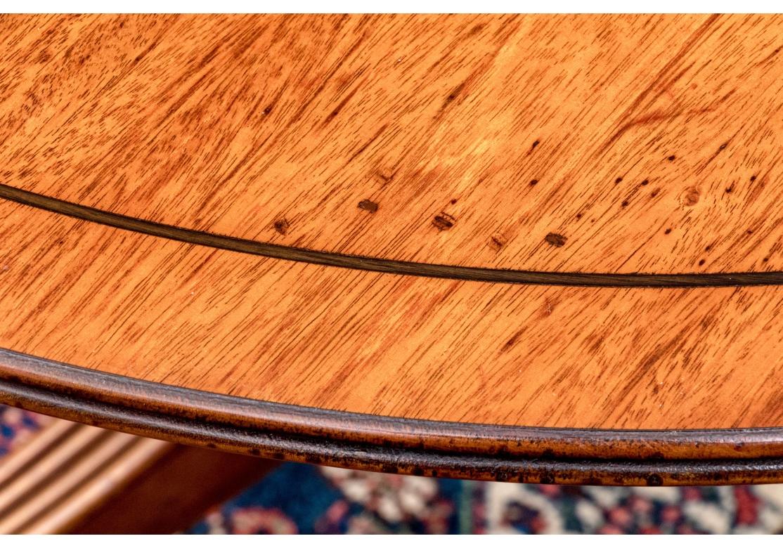 Petite table de salle à manger ancienne à double piédestal de style Régence en vente 8