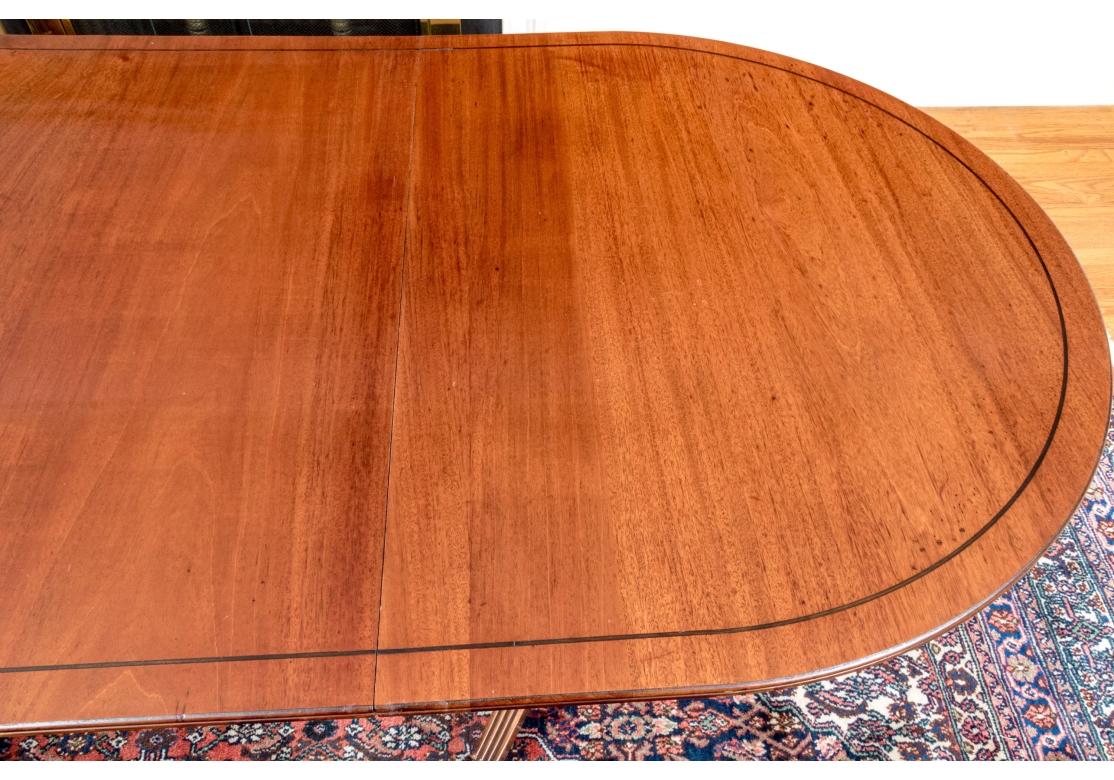 Regency Petite table de salle à manger ancienne à double piédestal de style Régence en vente