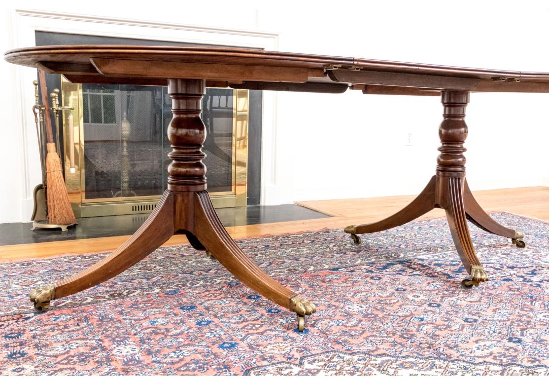 Acajou Petite table de salle à manger ancienne à double piédestal de style Régence en vente