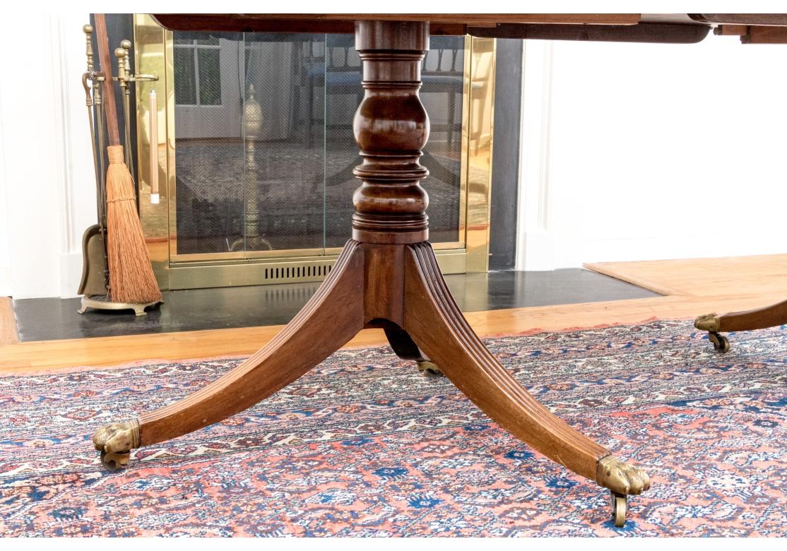 Petite table de salle à manger ancienne à double piédestal de style Régence en vente 2