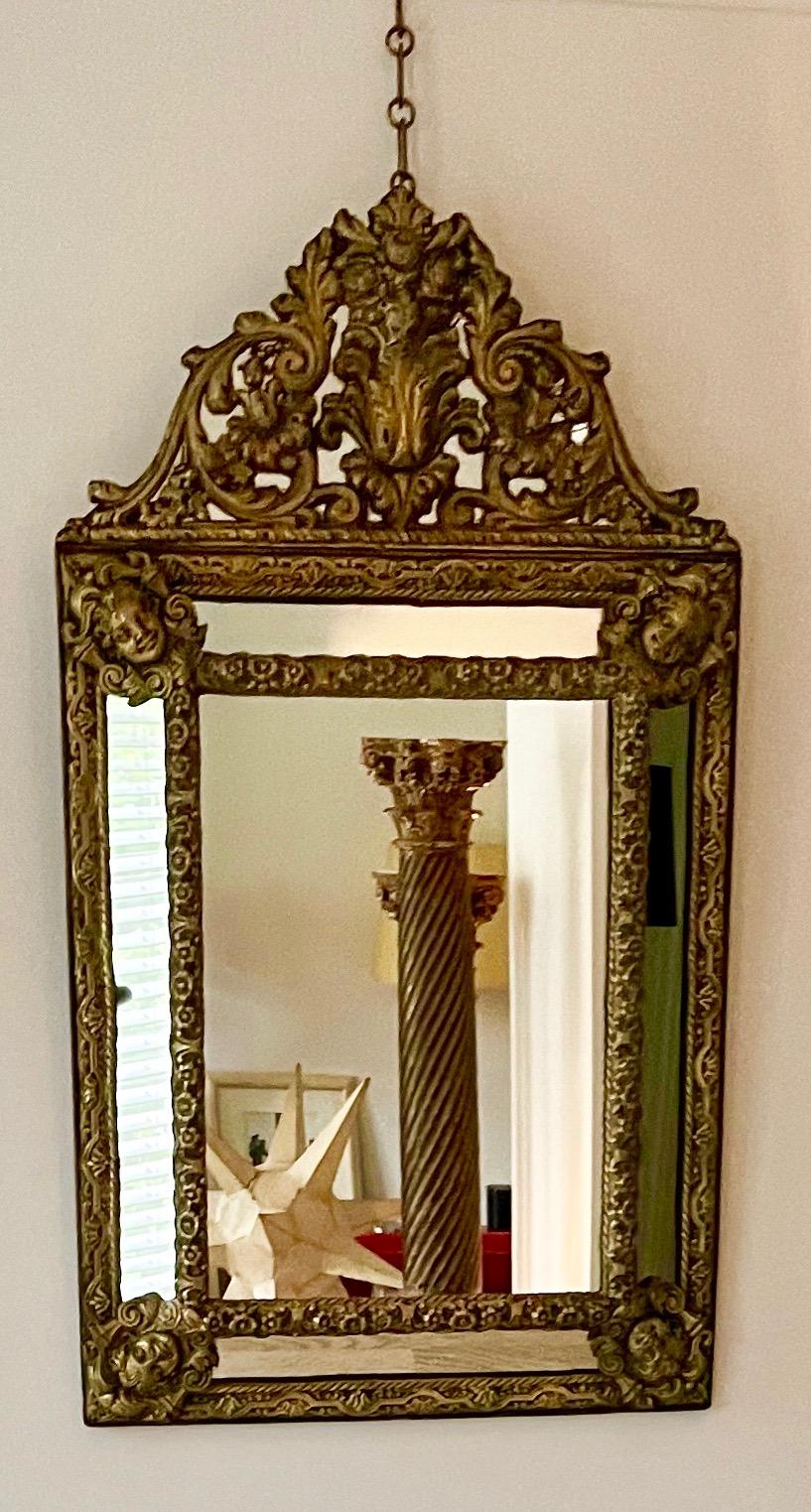 Grand miroir Napoléon III en cuivre repoussé, France, 1890 en vente 3