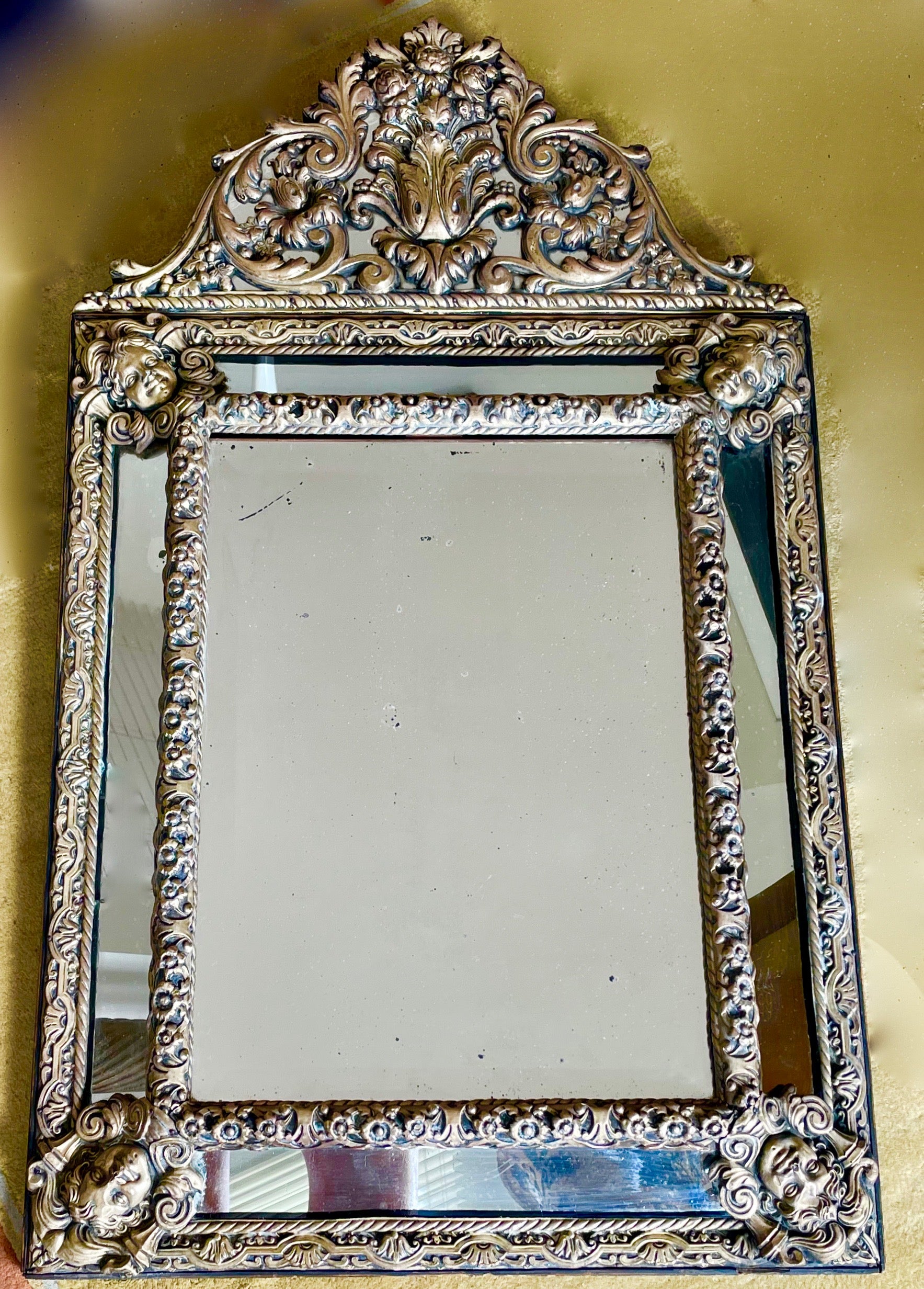 Large Repoussé Copper Pareclose Napoleon III Mirror, France, 1890 In Good Condition For Sale In Brussels, BE