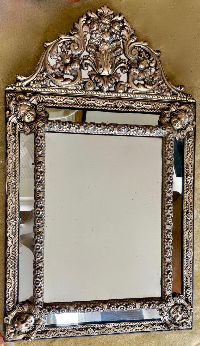 Repoussé Grand miroir Napoléon III en cuivre repoussé, France, 1890 en vente