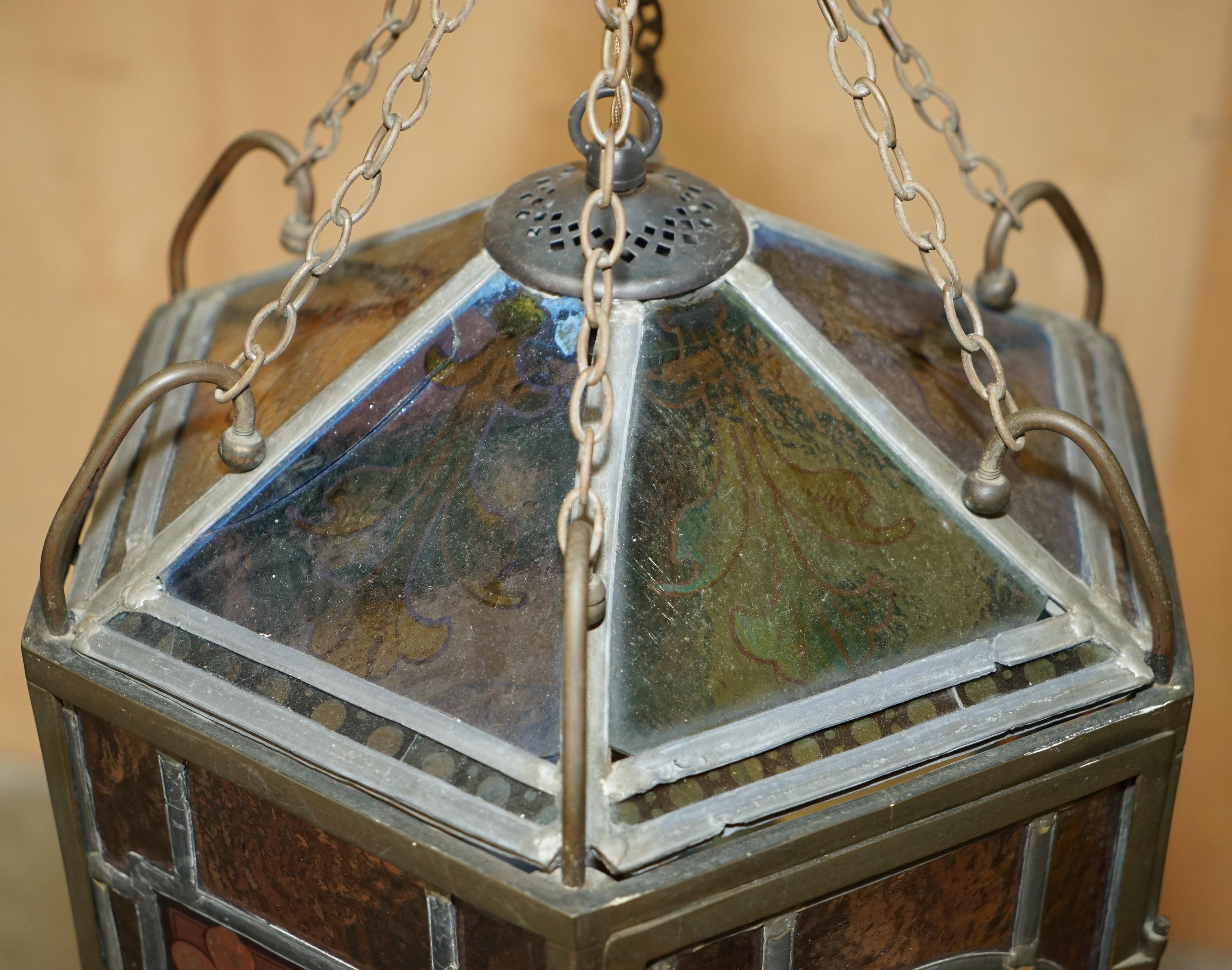 FINE RESTORIERT ANTIQUE ViCTORIAN STAINED GLASS ARMORIAL CREST LANTERN CHANDELIER im Angebot 6