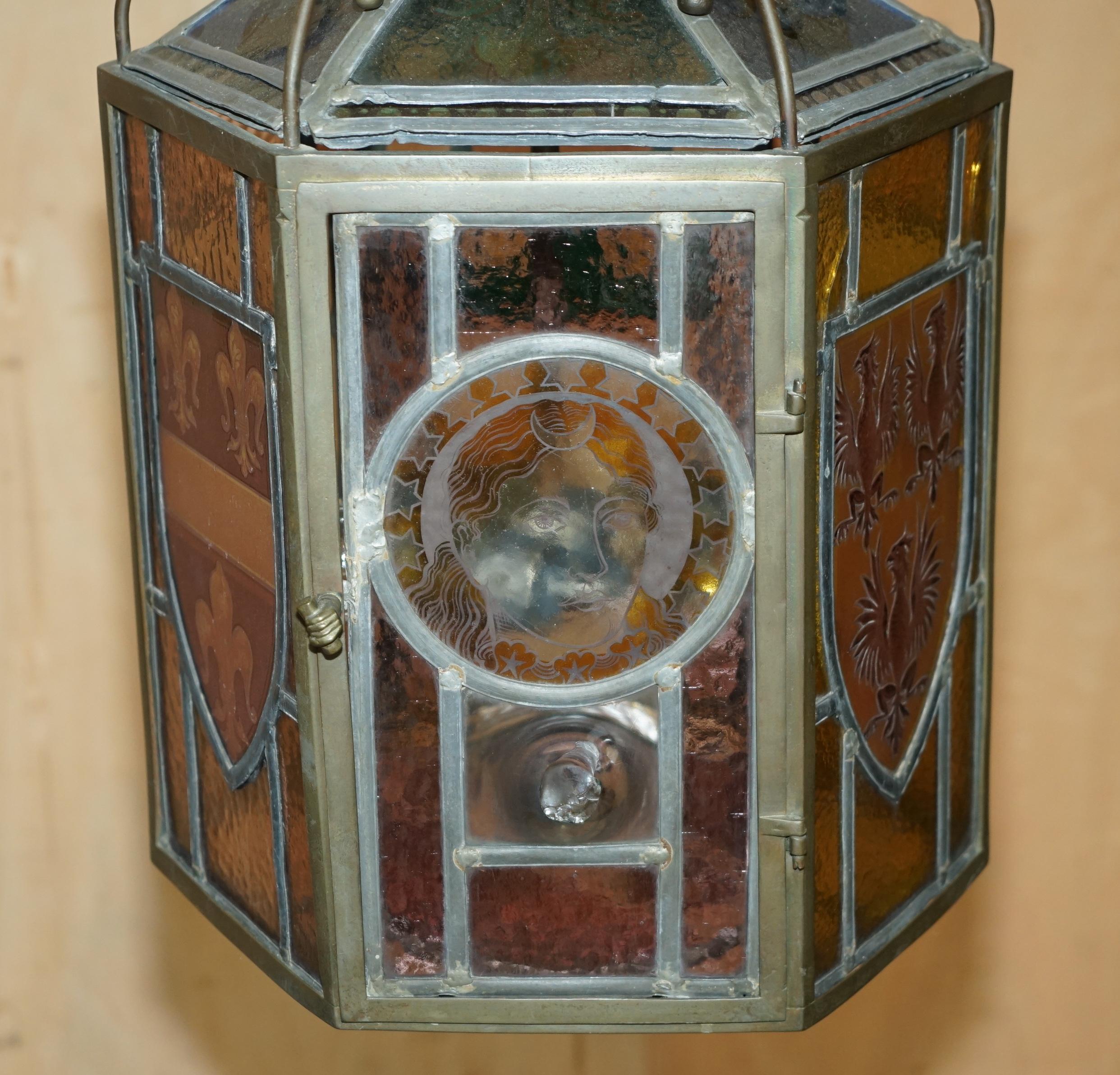 FINE RESTORIERT ANTIQUE ViCTORIAN STAINED GLASS ARMORIAL CREST LANTERN CHANDELIER im Angebot 9