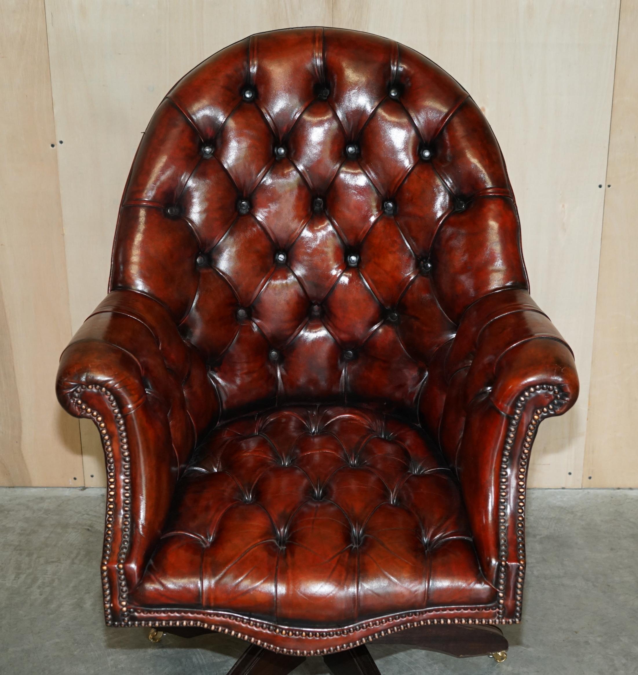 English FINE RESTORED DIRECTORS BROWN LEATHER OAK FRAMED CHESTERFIELD CAPTAiNS ARMCHAIR For Sale