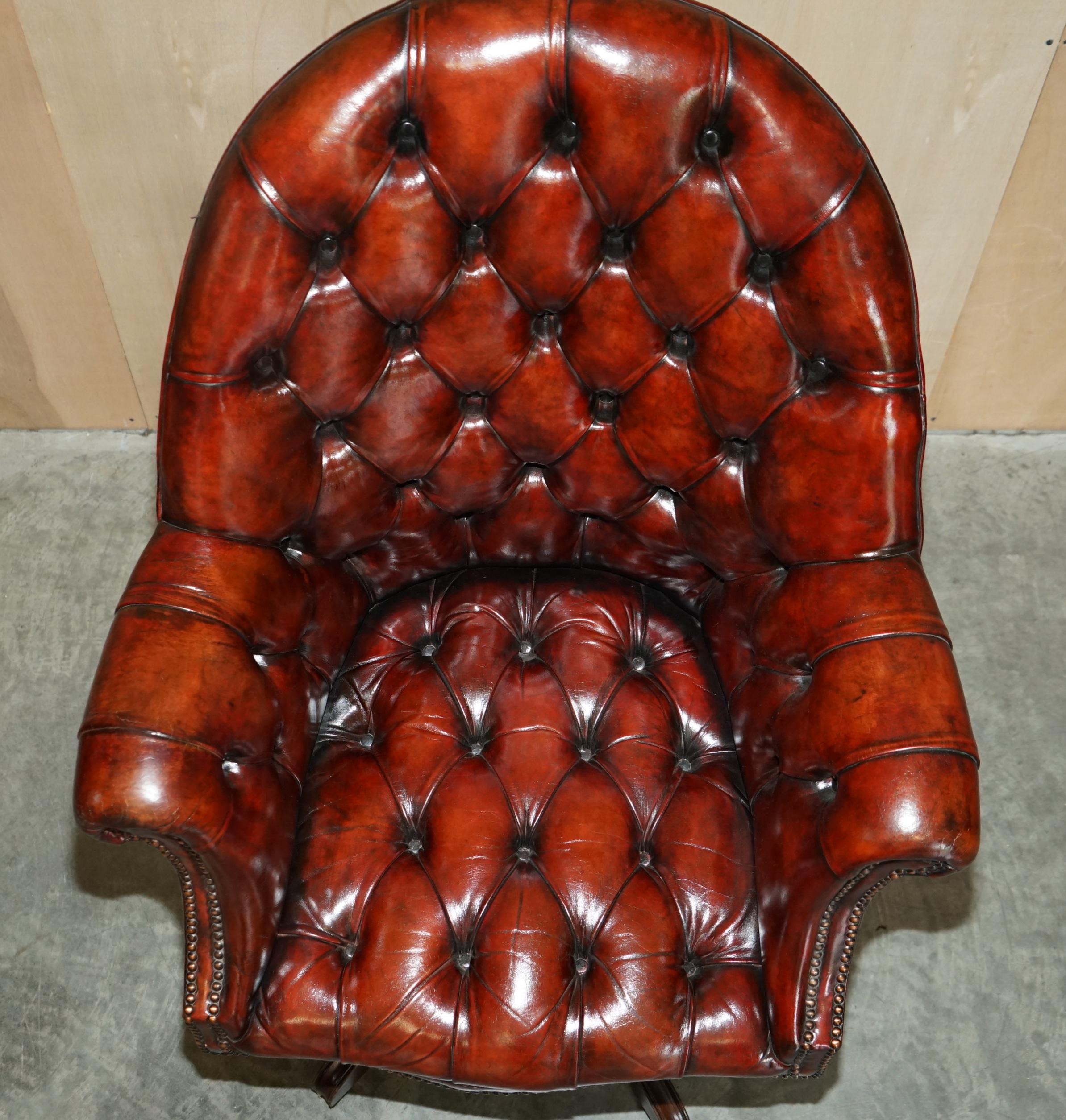 Early 20th Century FINE RESTORED DIRECTORS BROWN LEATHER OAK FRAMED CHESTERFIELD CAPTAiNS ARMCHAIR For Sale