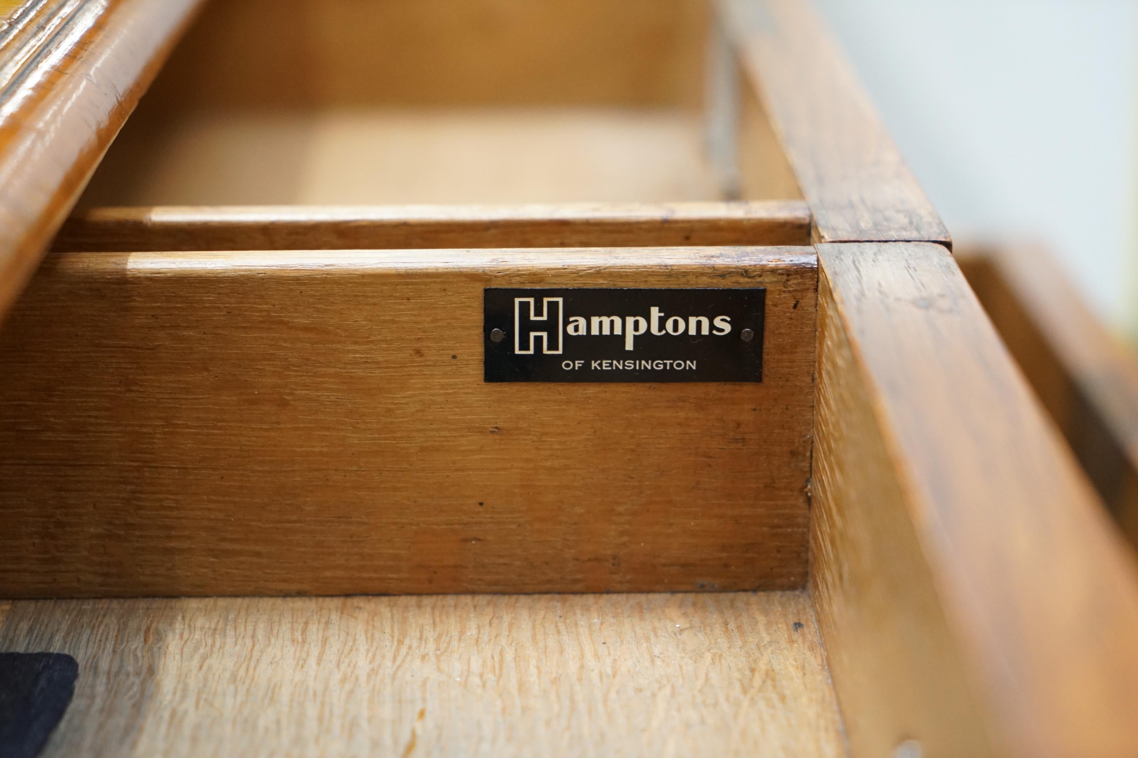 Restaurierte Hamptons Burr Walnussholz-Kissen-Schubladenschublade Braunes Leder Partner-Schreibtisch im Angebot 14