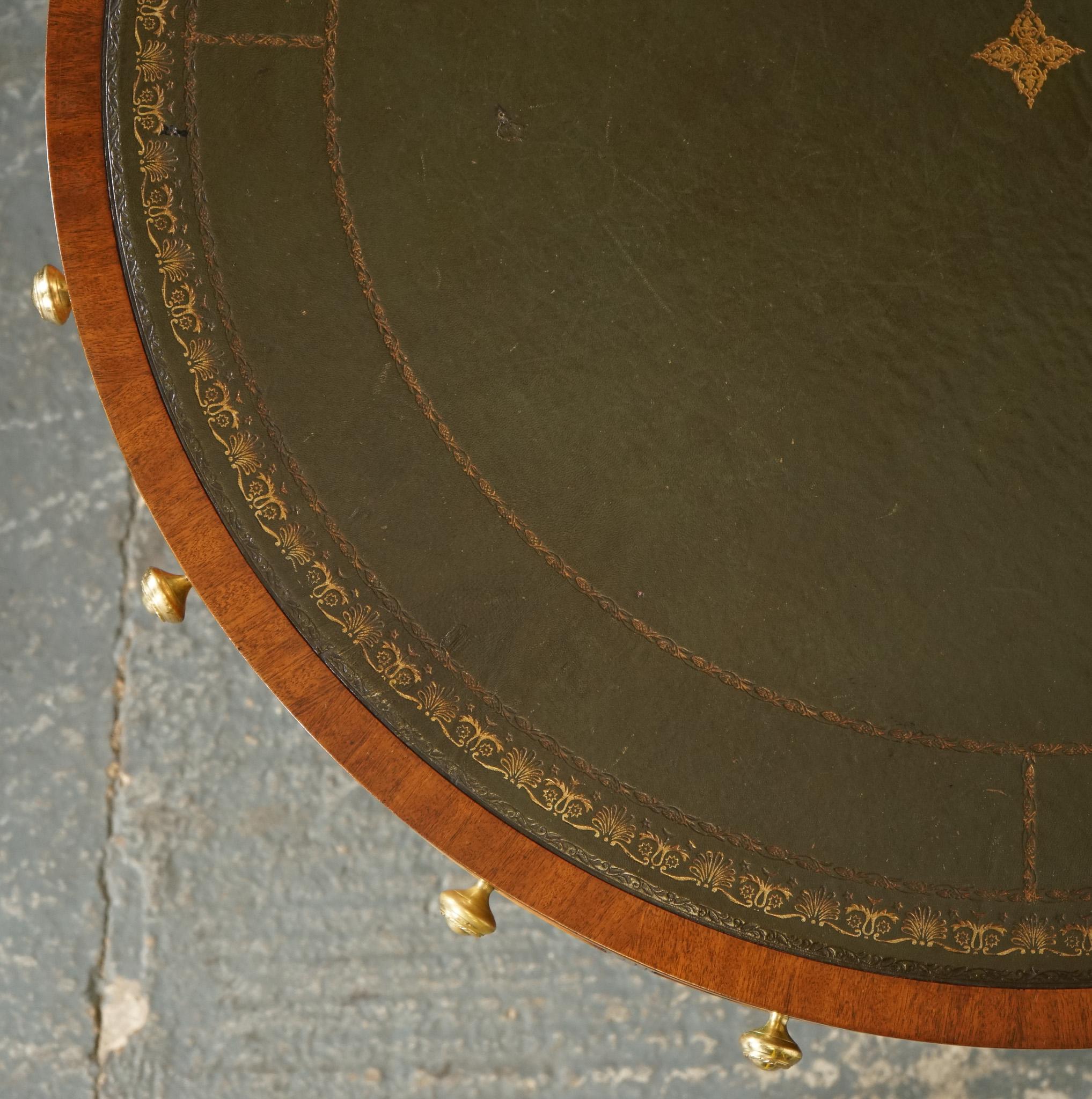 FINE RESTORED REGENCY DRUM TOP LIBRARY TABLE WiTH LOVELY AGED GREEN LEATHER TOP For Sale 5