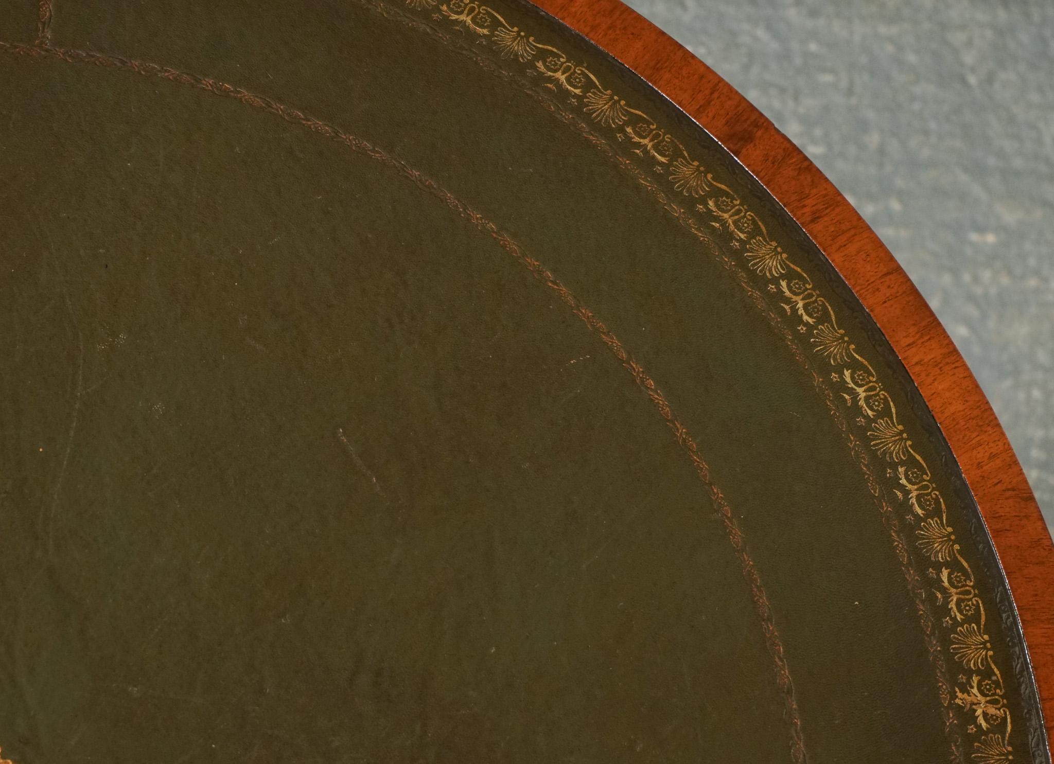 FINE RESTORED REGENCY DRUM TOP LIBRARY TABLE WiTH LOVELY AGED GREEN LEATHER TOP For Sale 6