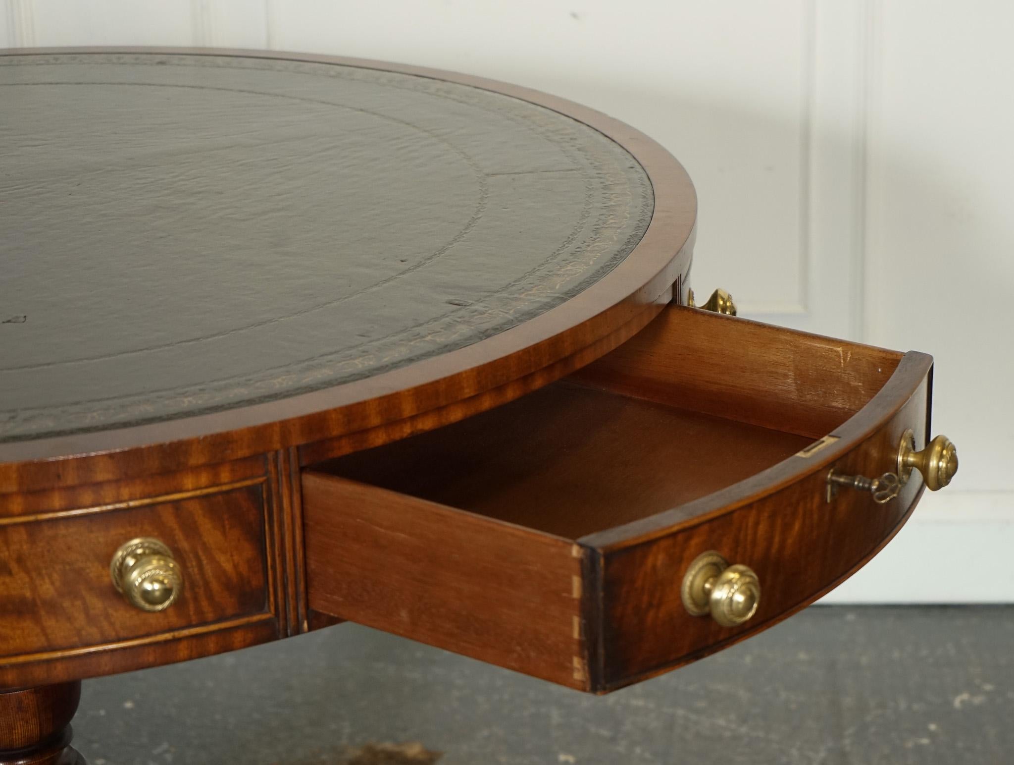 20th Century FINE RESTORED REGENCY DRUM TOP LIBRARY TABLE WiTH LOVELY AGED GREEN LEATHER TOP For Sale