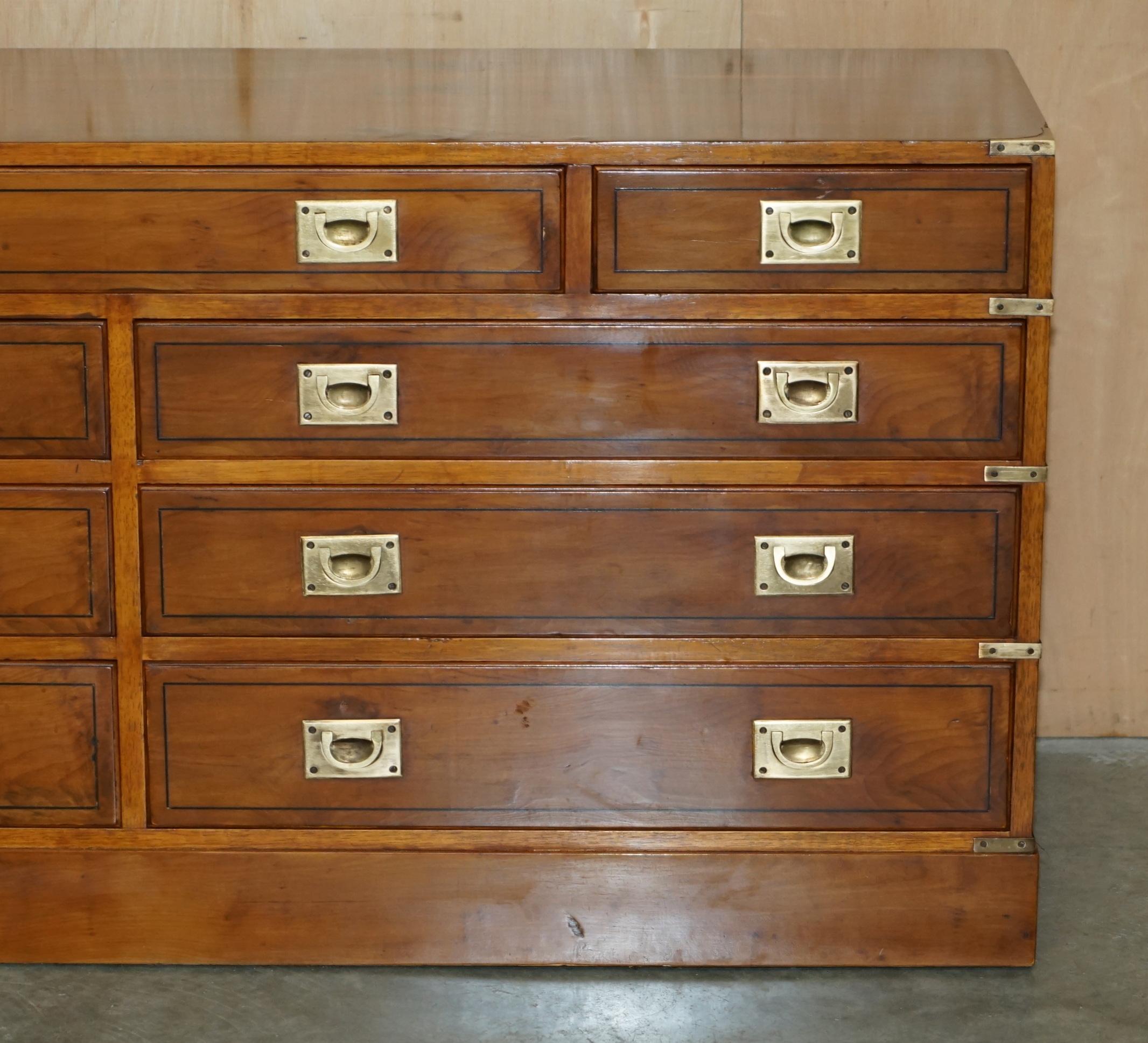FINE RESTORED TRADITIONALLY FRENCH POLISHED BURR ELM MILITARY CAMPAIGN SiDEBOARD In Good Condition For Sale In West Sussex, Pulborough